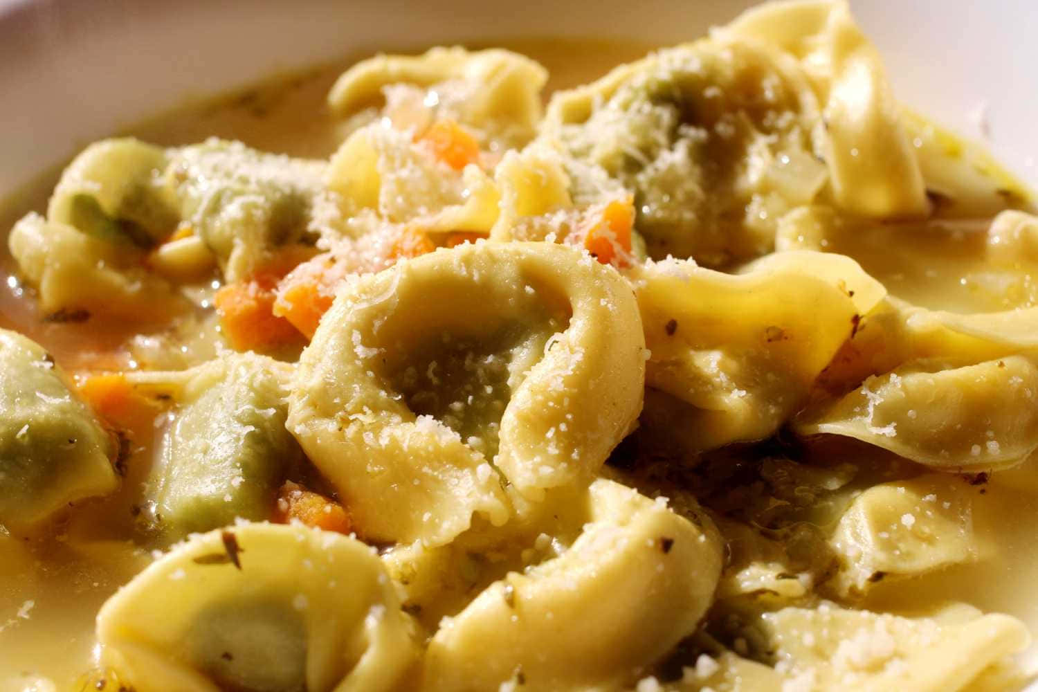 tortellini in brodo, creamy tortellini soup, carrots, HD Desktop Wallpaper