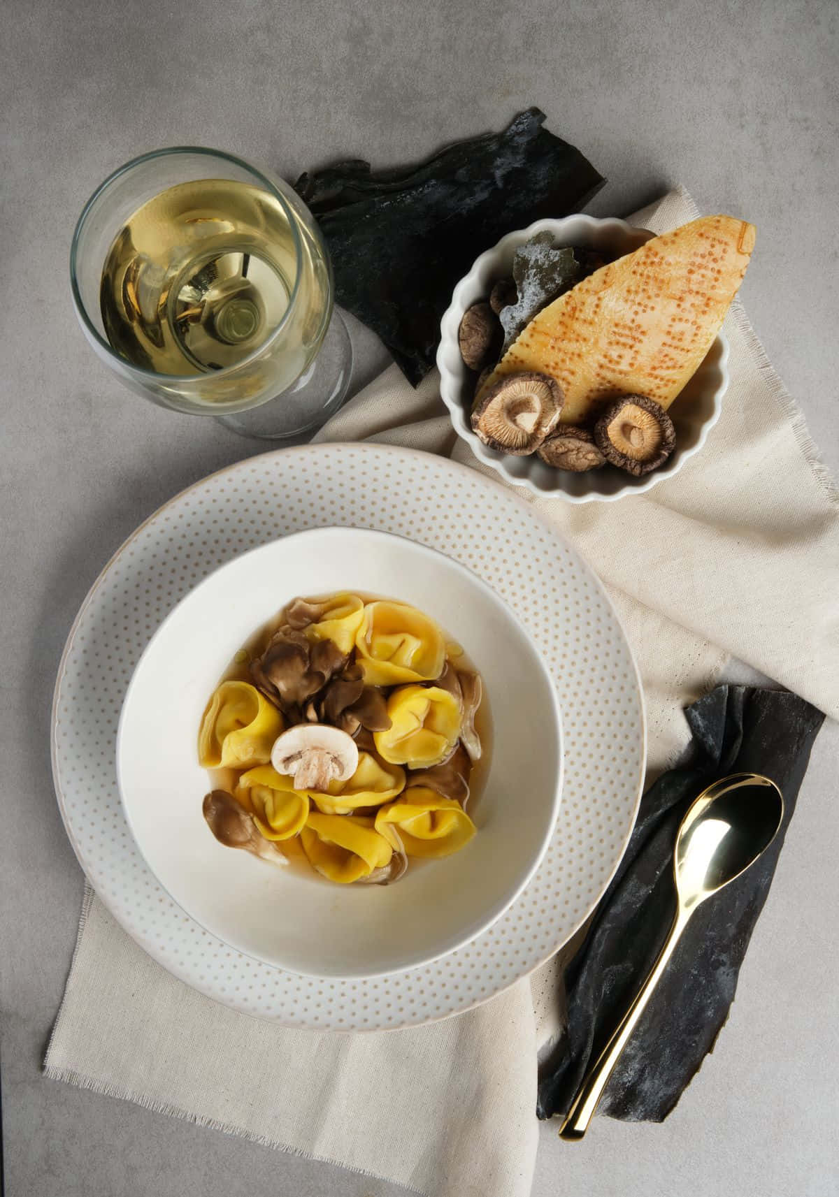 Tortellini In Brodo, mushrooms, white wine, HD Phone Wallpaper
