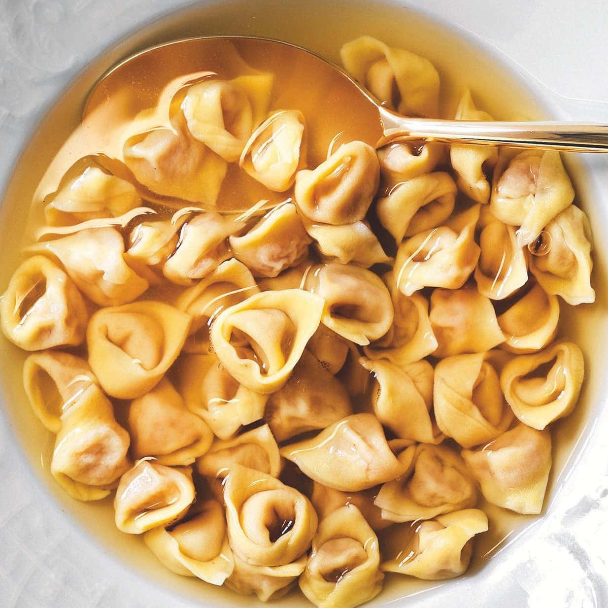 tortellini in brodo, golden tortellini, clear broth, SD Desktop Wallpaper