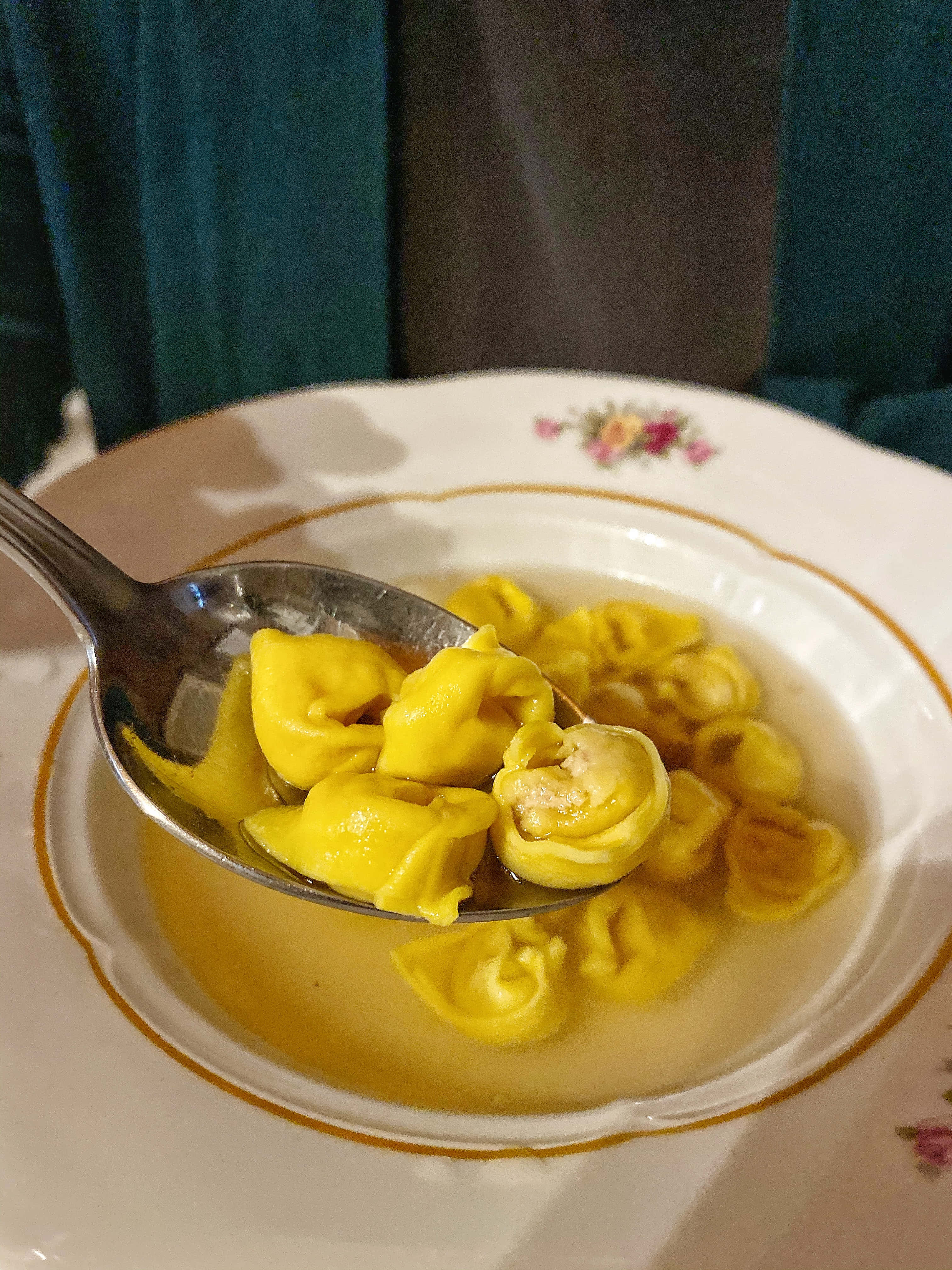 mini tortellini in brodo, golden tortellini, creamy broth, 4K Phone Wallpaper