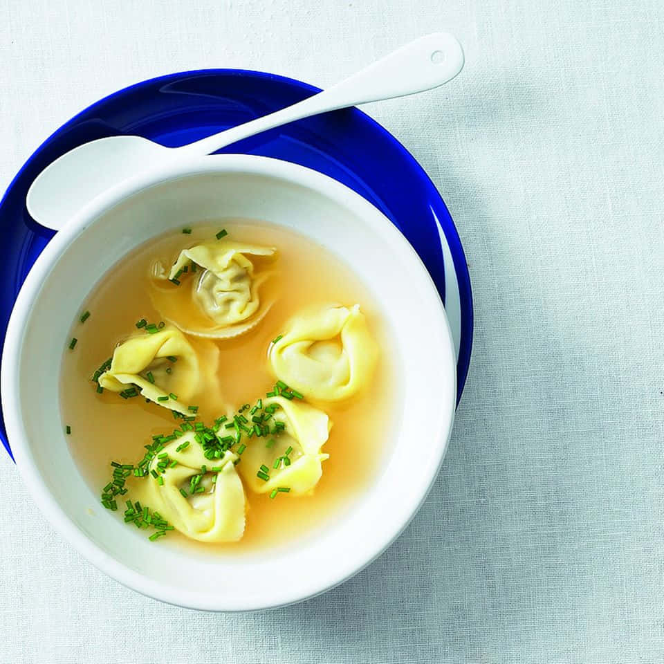 Tortellini In Brodo, white bowl, clear broth, SD Desktop Wallpaper