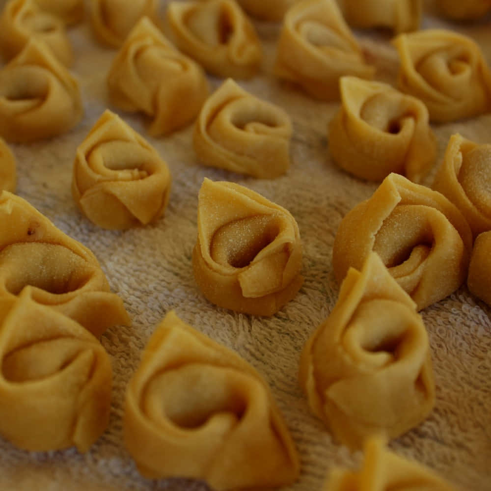 Tortellini, Tortellini in Brodo, golden, SD Desktop Wallpaper