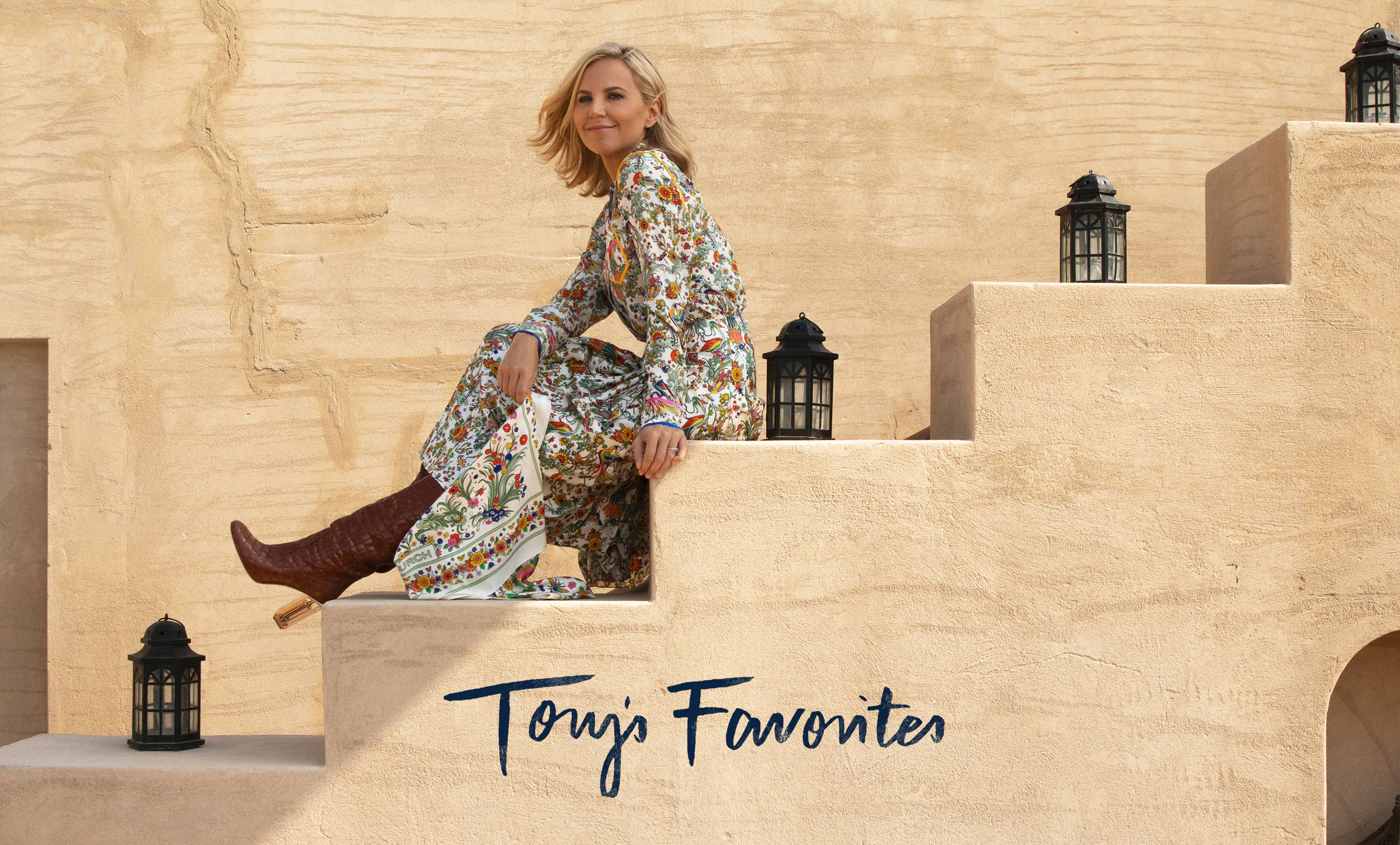 Tory Burch, floral dress, brown boots, 2K Desktop Wallpaper