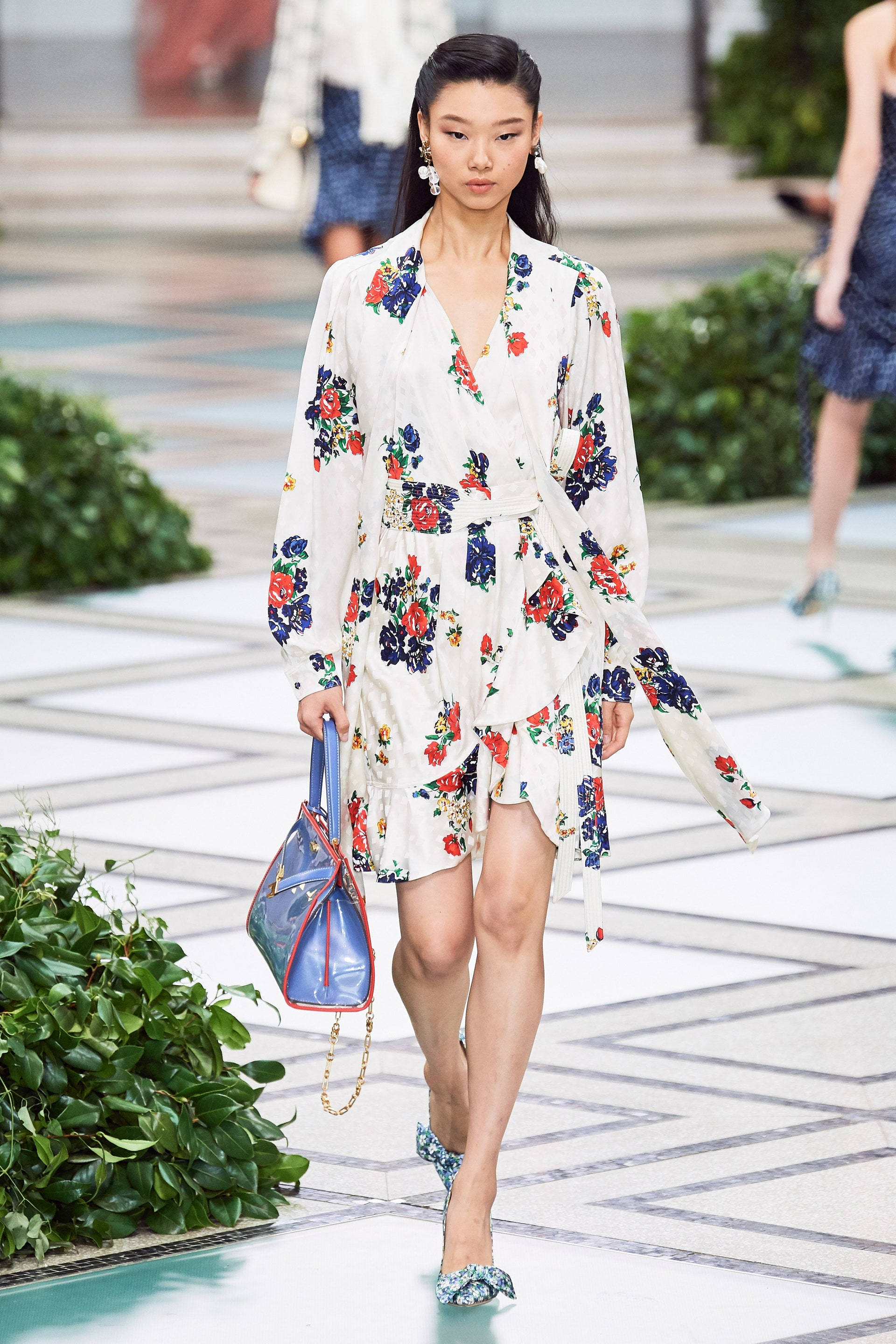 Tory Burch, floral print wrap dress, patterned heels, 2K Phone Wallpaper
