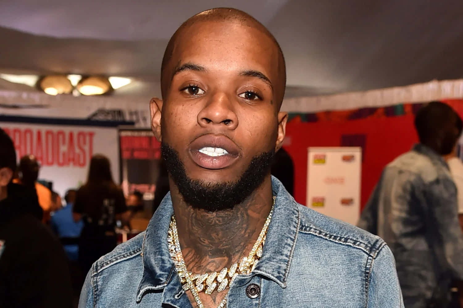 Tory Lanez, denim jacket, thick gold chain, HD Desktop Wallpaper