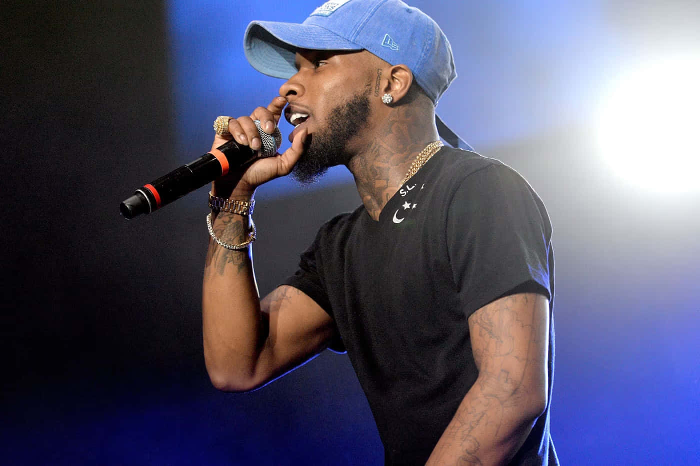 Tory Lanez, performing live on stage, blue cap, HD Desktop Wallpaper
