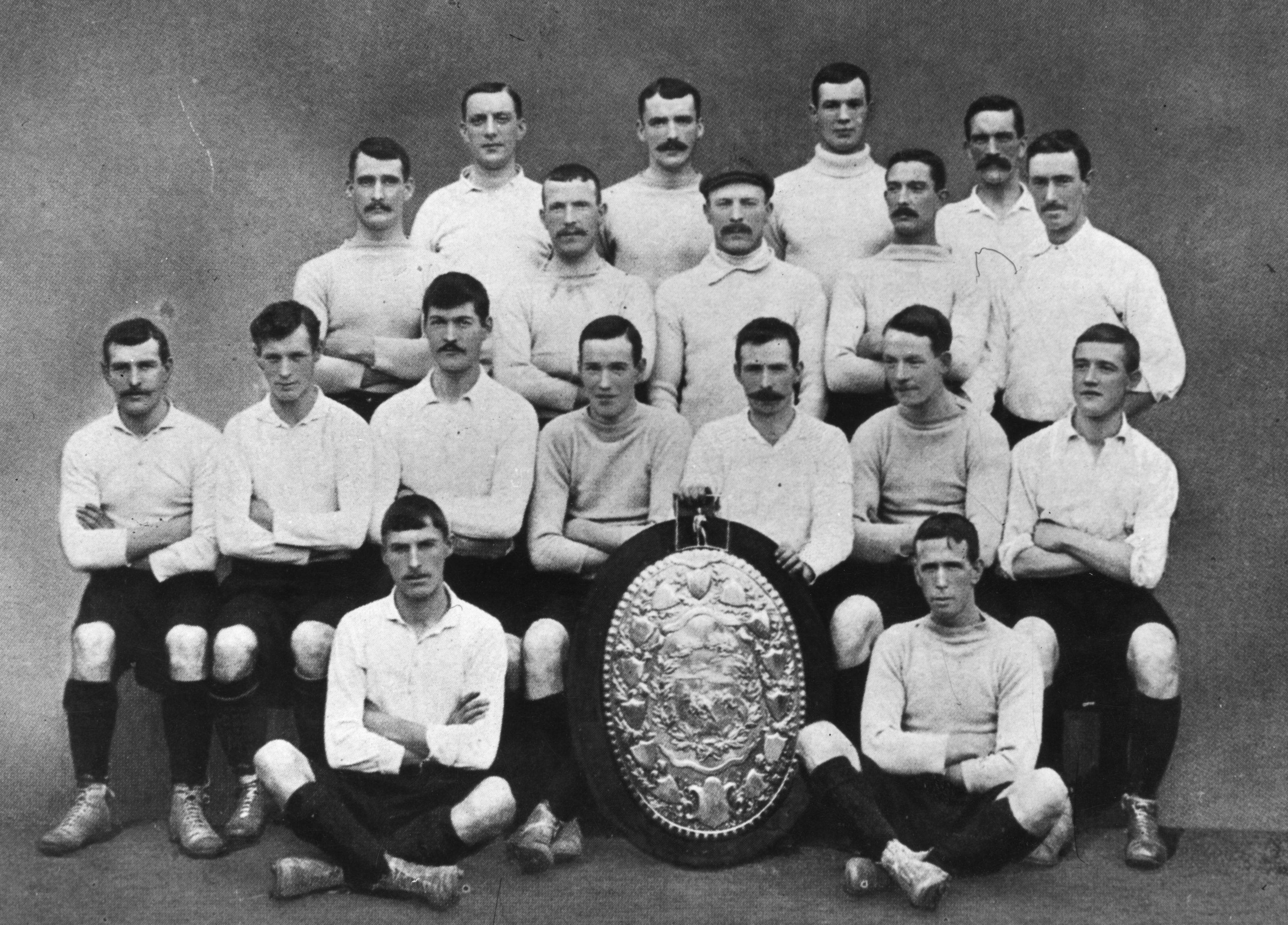 Tottenham Hotspurs FC, 1920s football team, black and white photo, 2K Desktop Wallpaper