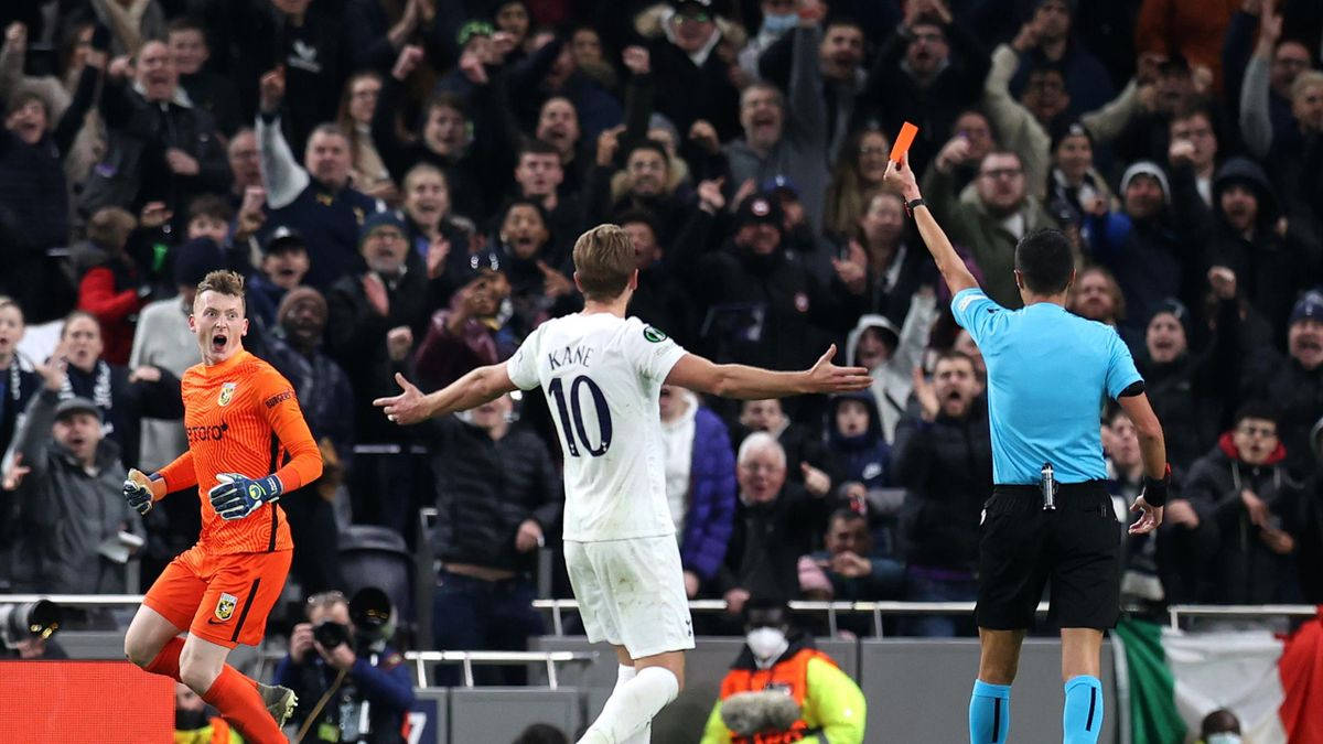 Tottenham Hotspurs FC, red card, player in white, SD Desktop Wallpaper