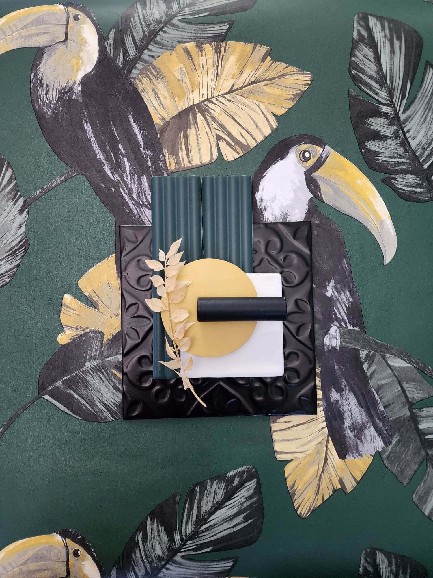 tropical toucan, dark green wallpaper, black and gold toucans, Full HD Phone Wallpaper