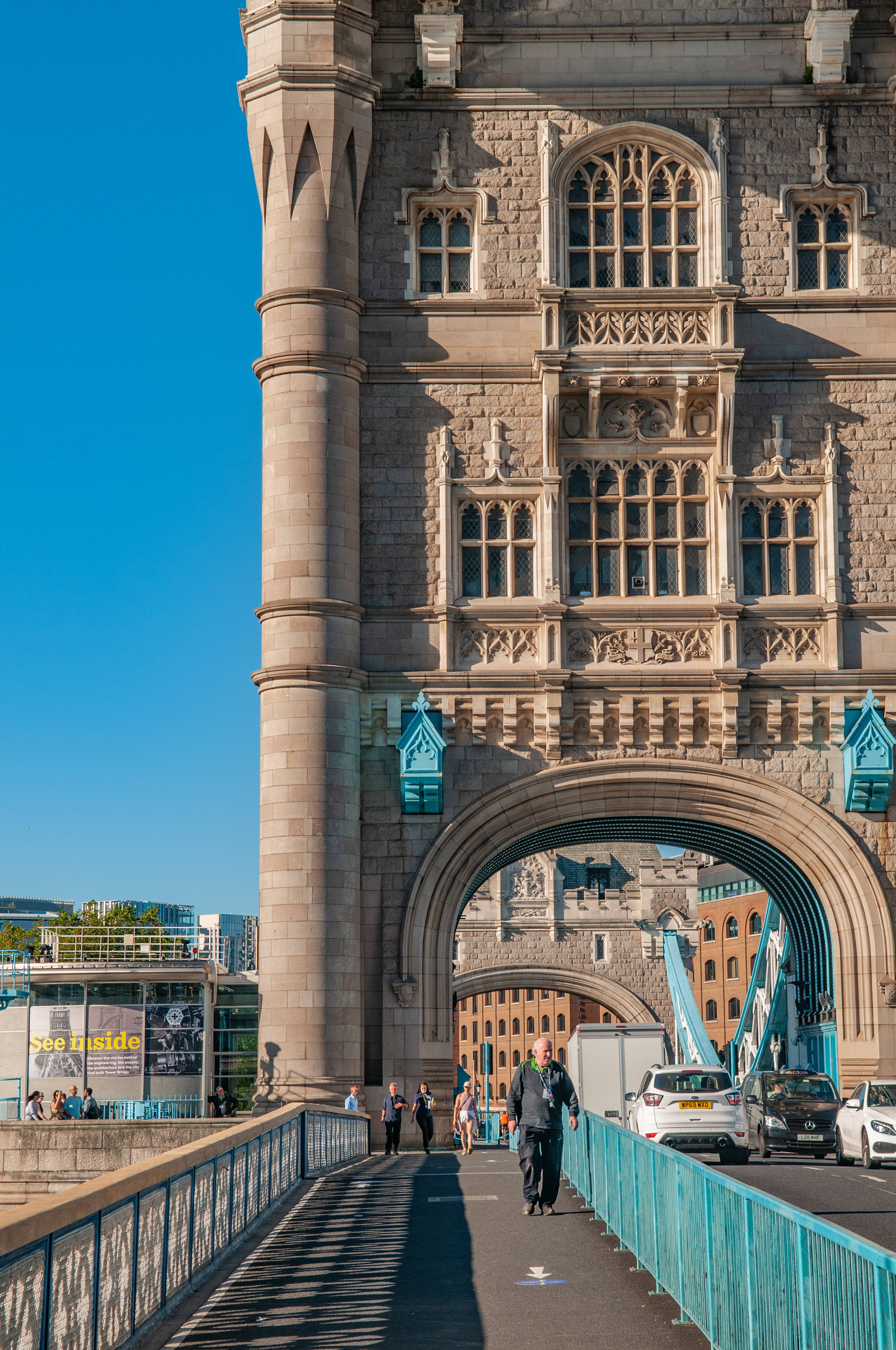 Tower Bridge, Gothic architecture, sidewalk, 4K Phone Wallpaper