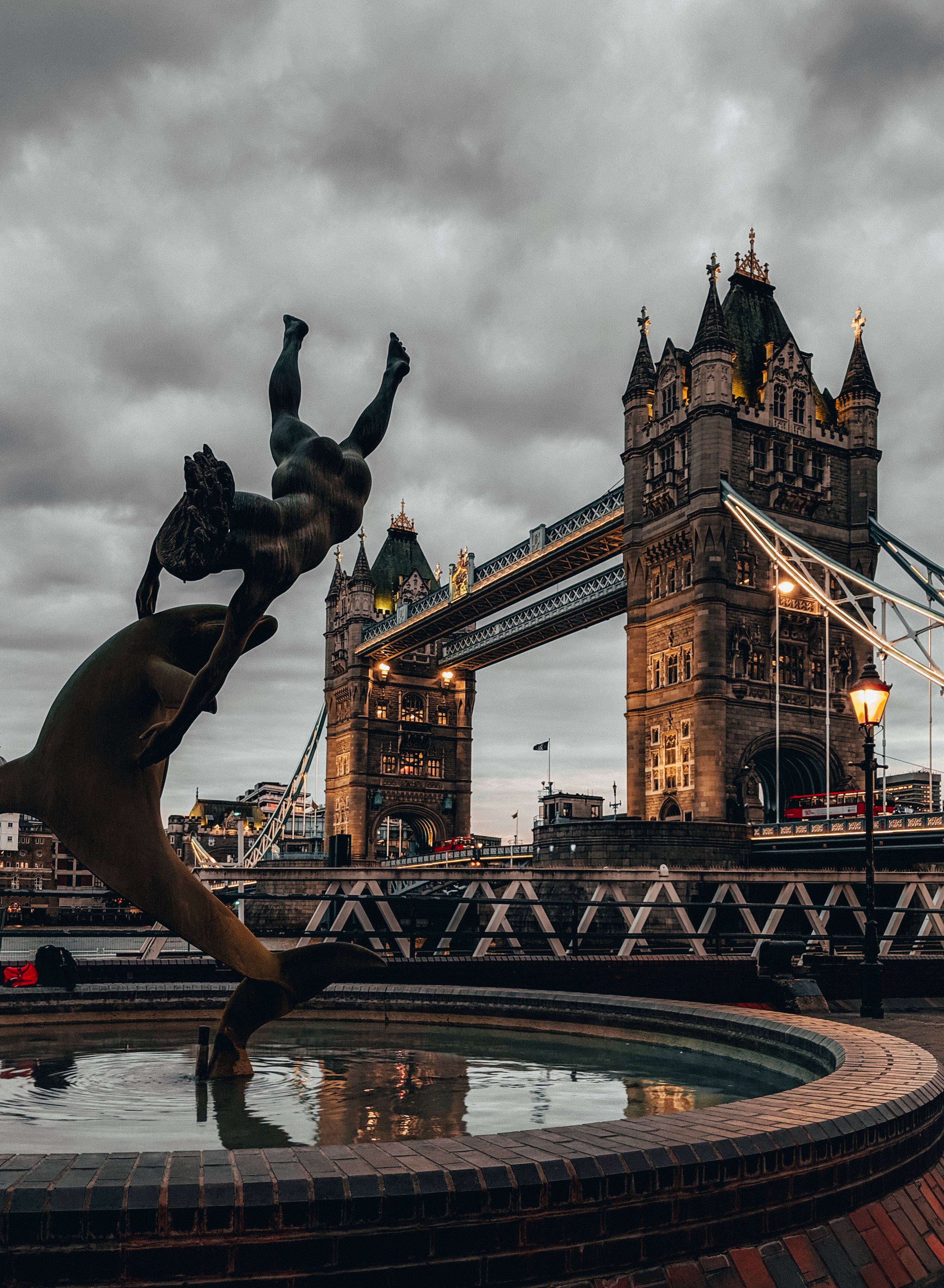 fountain, Tower Bridge, bronze fountain sculpture, 2K Phone Wallpaper