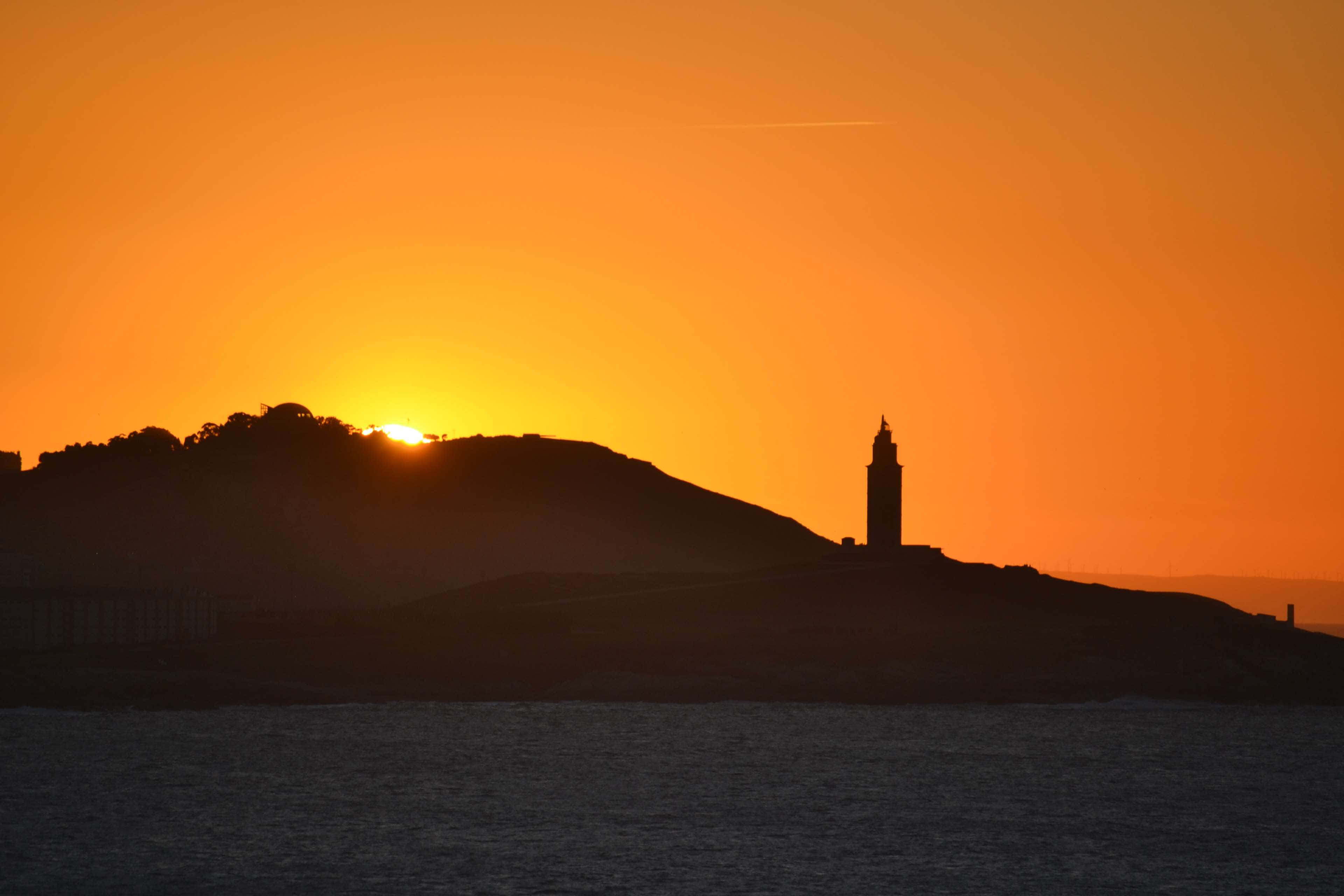 Tower Of Hercules, orange sunset, lighthouse, 4K Desktop Wallpaper