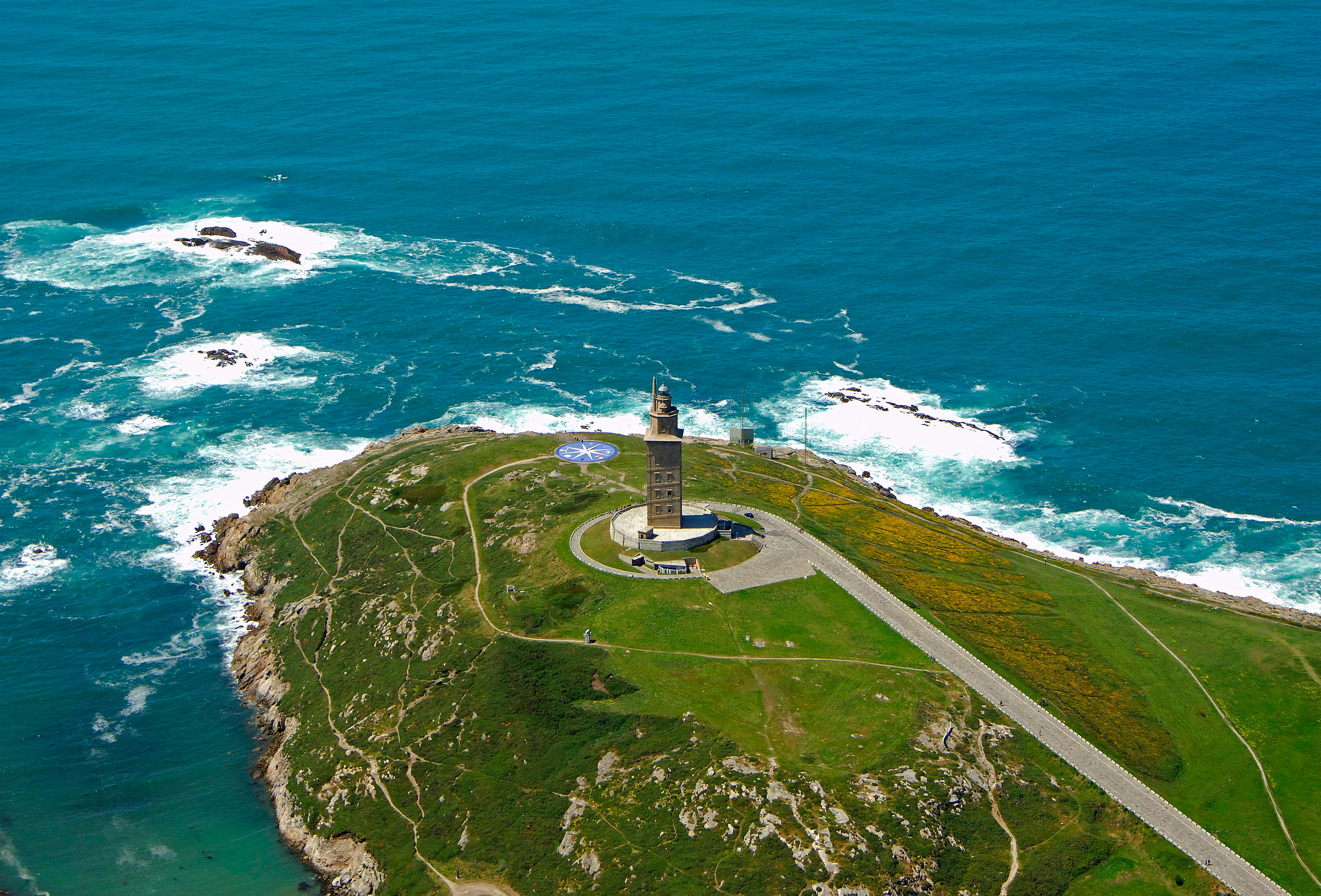 Tower Of Hercules, lighthouse, lush green cliff, 4K Desktop Wallpaper