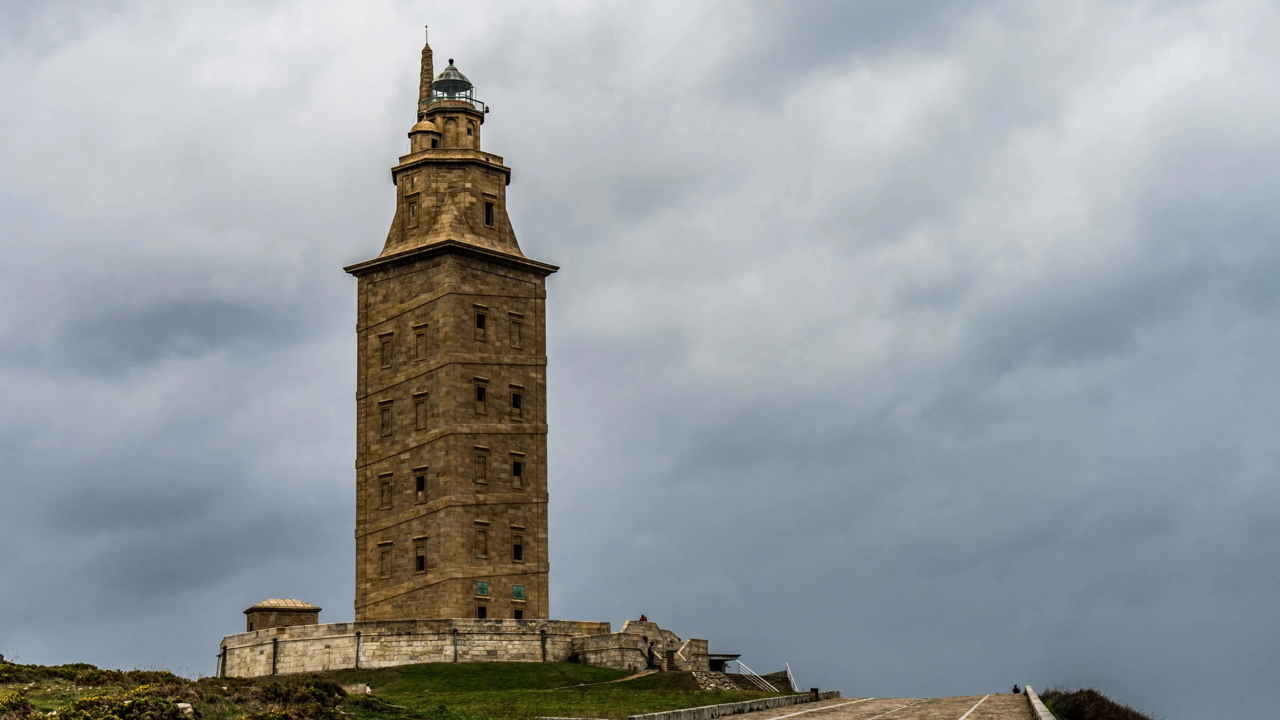 Tower Of Hercules, stone lighthouse, grassy hill, 4K Desktop Wallpaper