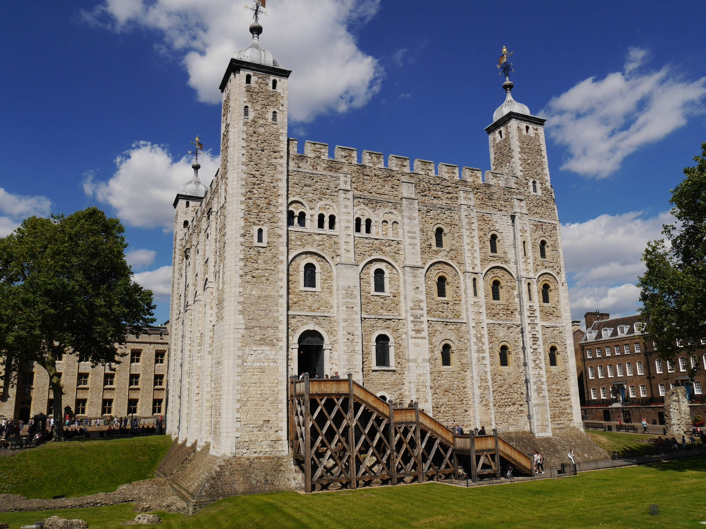 Tower Of London, wooden stairs, bright blue sky, Full HD Desktop Wallpaper