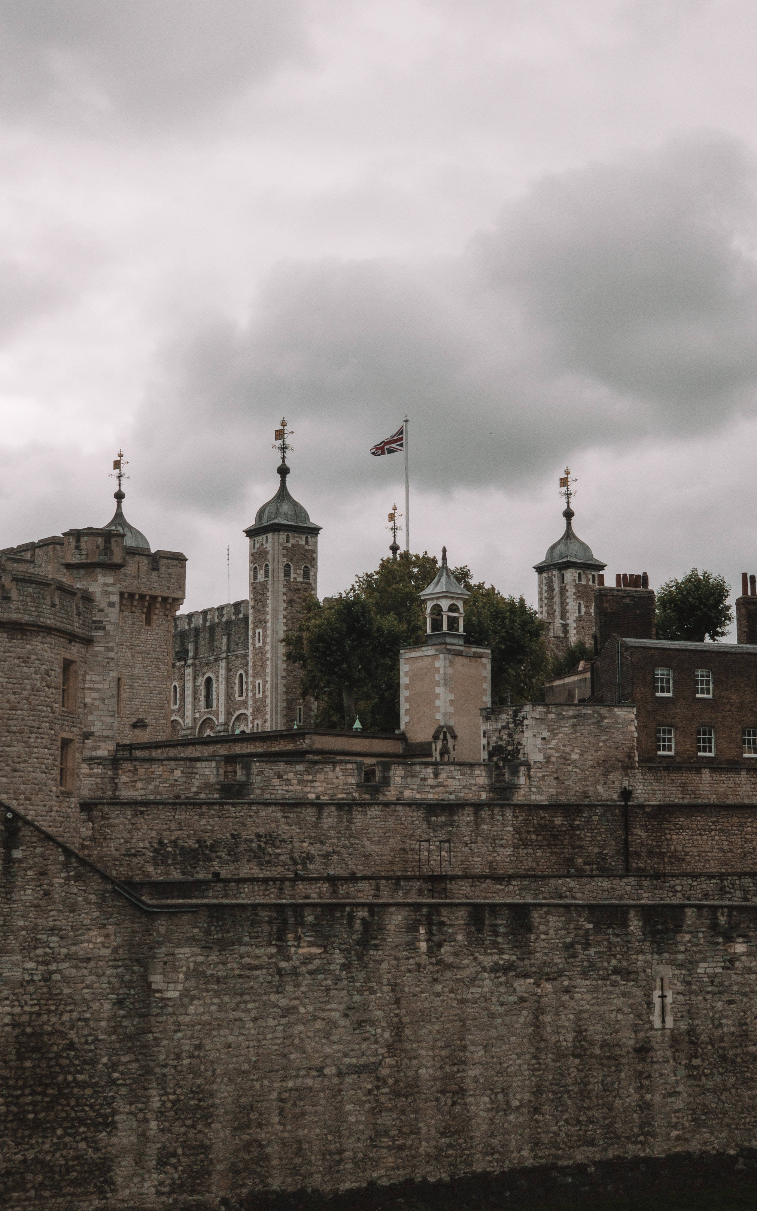 Tower Of London, ancient stone towers, heavy gray sky, 4K Phone Wallpaper