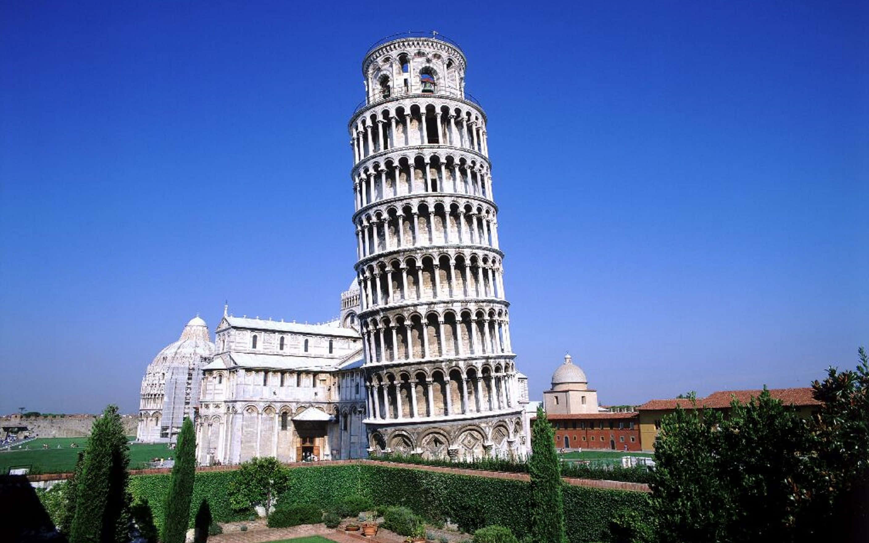Tower Of Pisa, four degree lean, clear blue sky, 2K Desktop Wallpaper