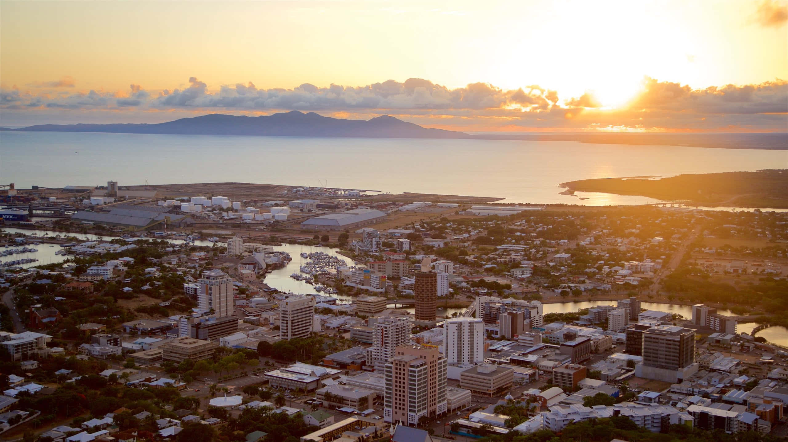 Townsville, sunset, aerial view, 2K Desktop Wallpaper