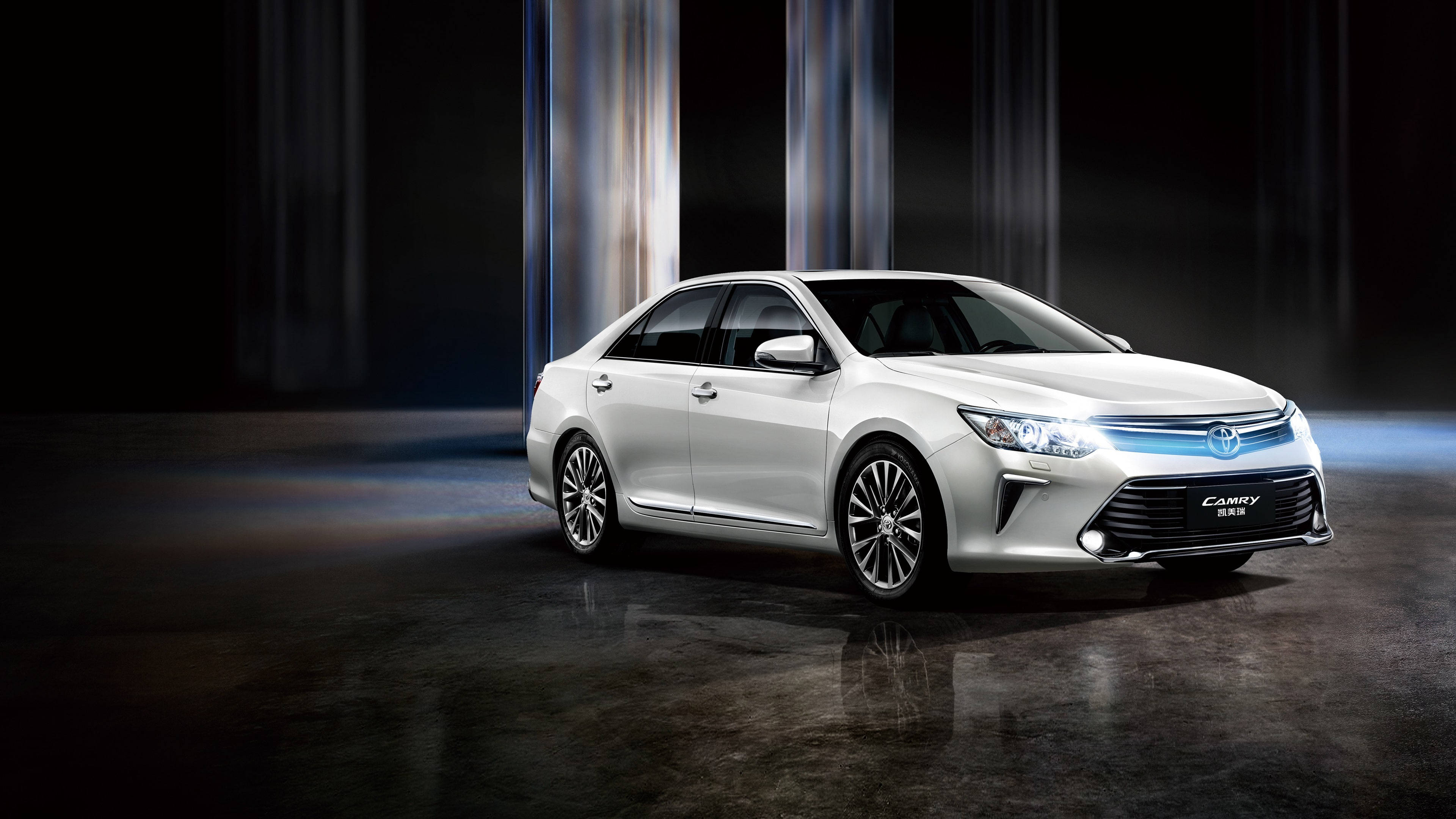 Toyota Camry, sleek white, sedan, 4K Desktop Wallpaper