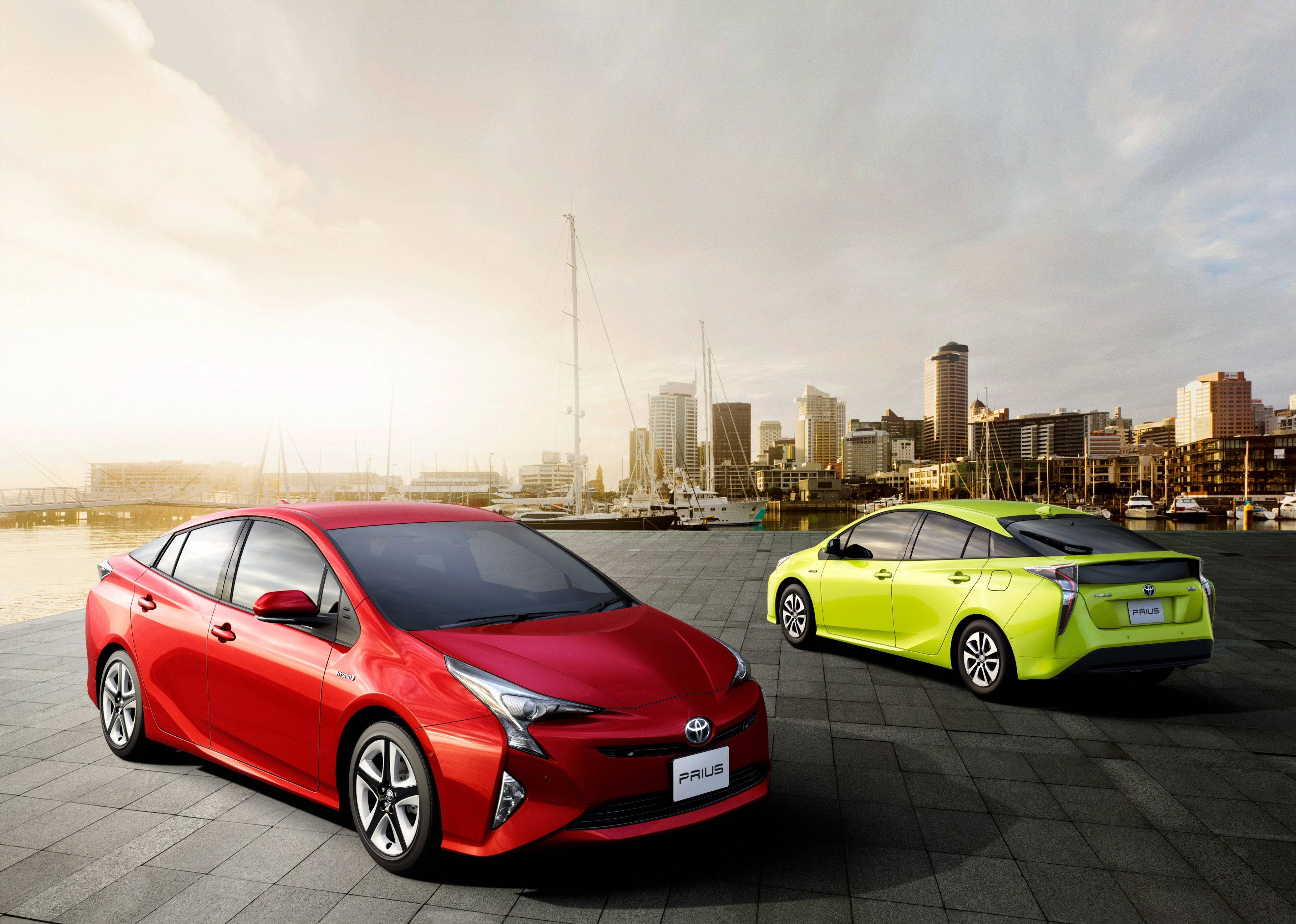 Toyota Prius, red, lime green, 4K Desktop Wallpaper
