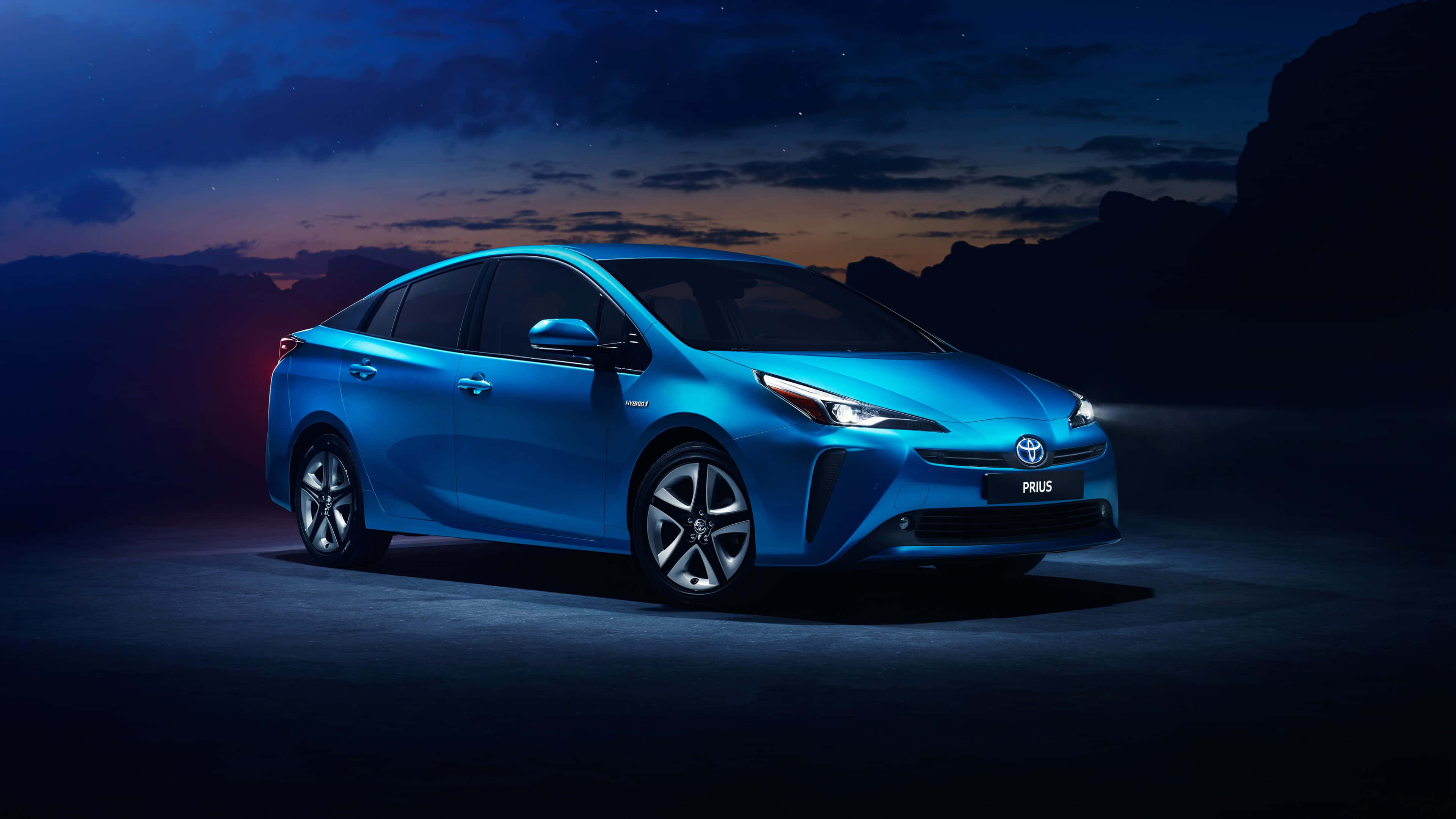 Toyota Prius, blue, spotlight, 4K Desktop Wallpaper