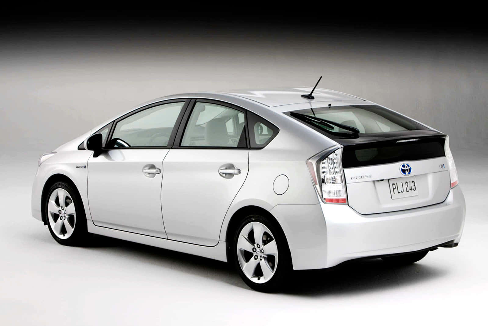 Toyota Prius, sleek silver, hybrid car, HD Desktop Wallpaper