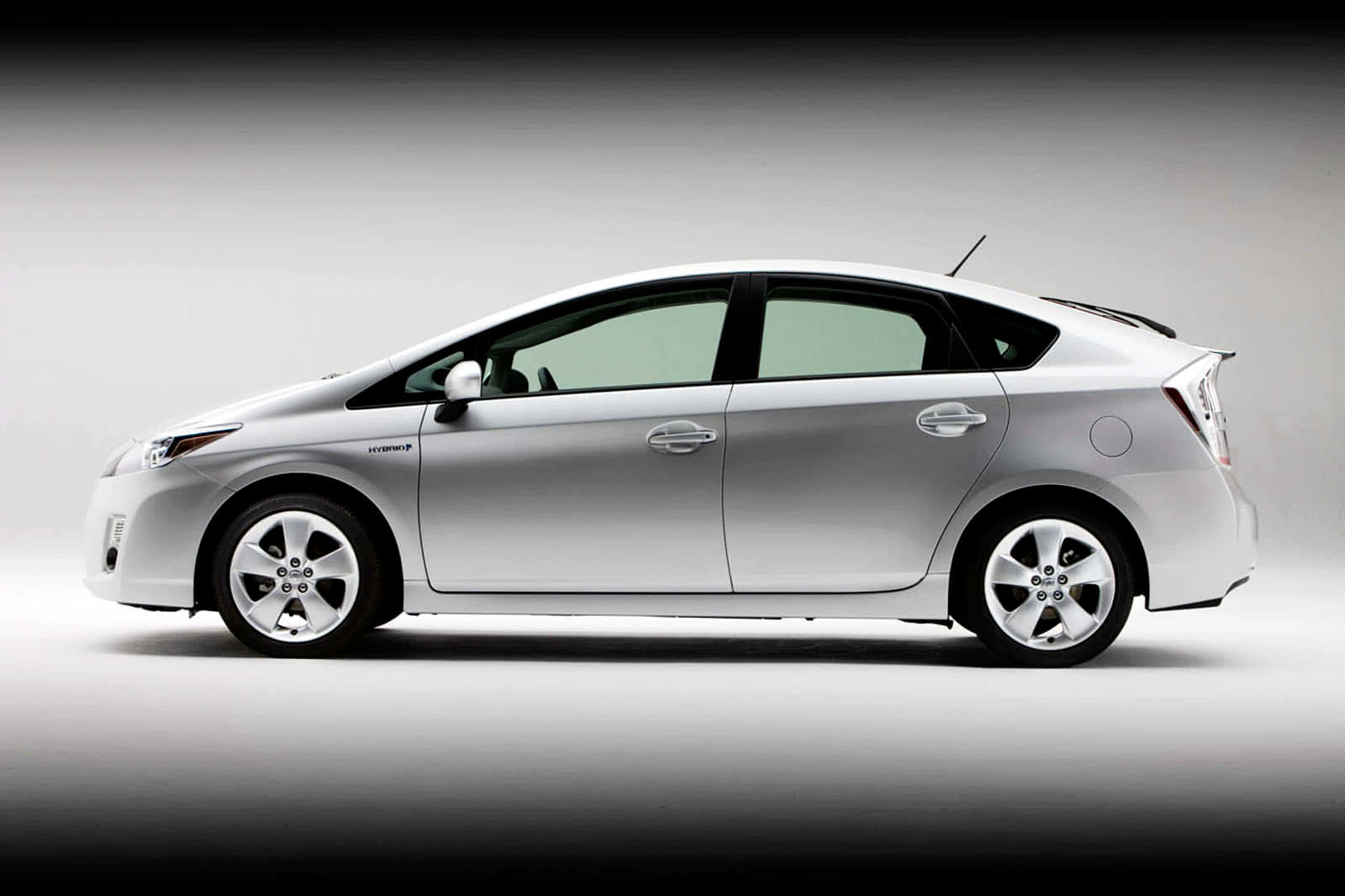 Silver Toyota Prius, smooth highway, striking sunset, HD Desktop Wallpaper