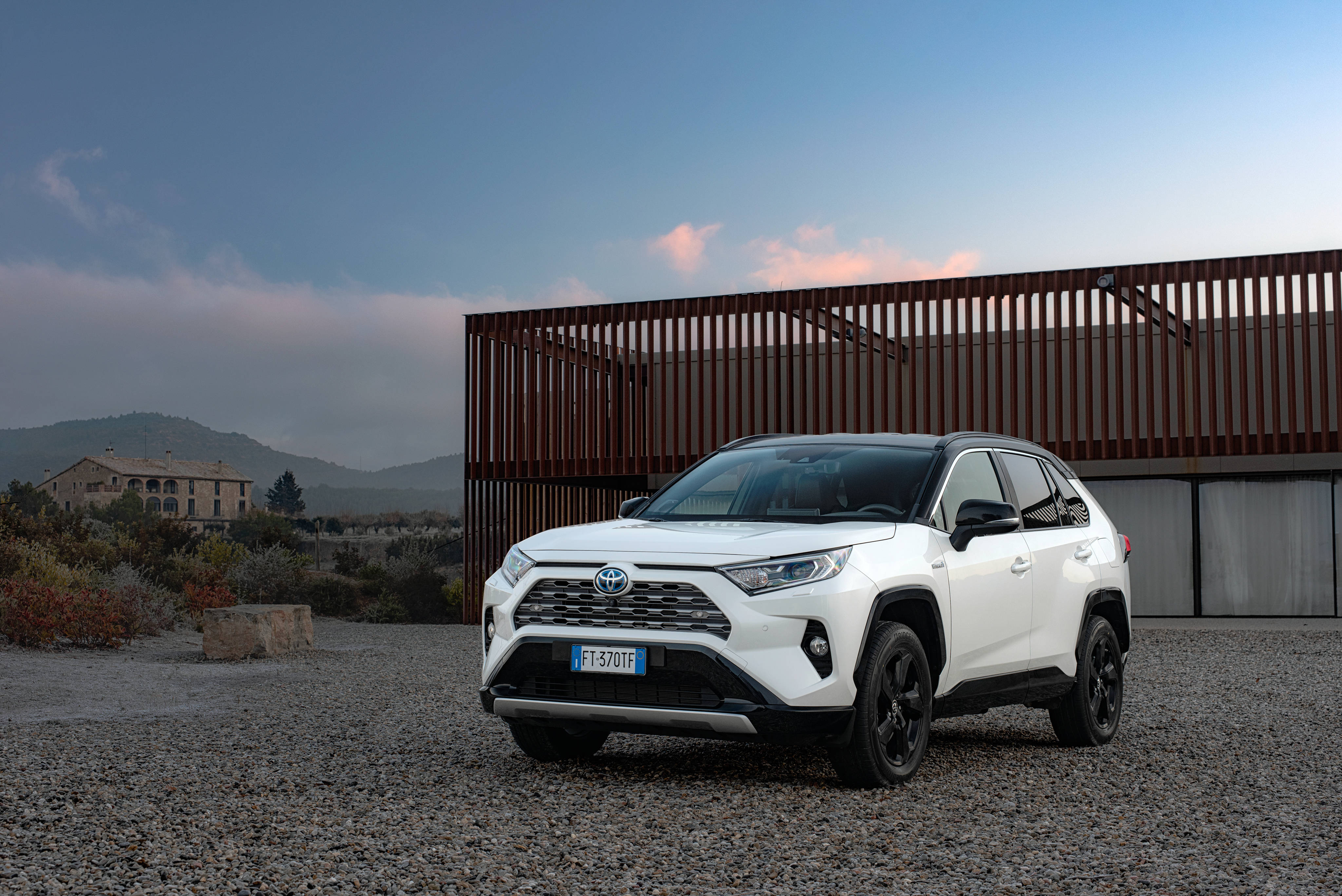 White RAV4, Toyota RAV4, gravel, 4K Desktop Wallpaper