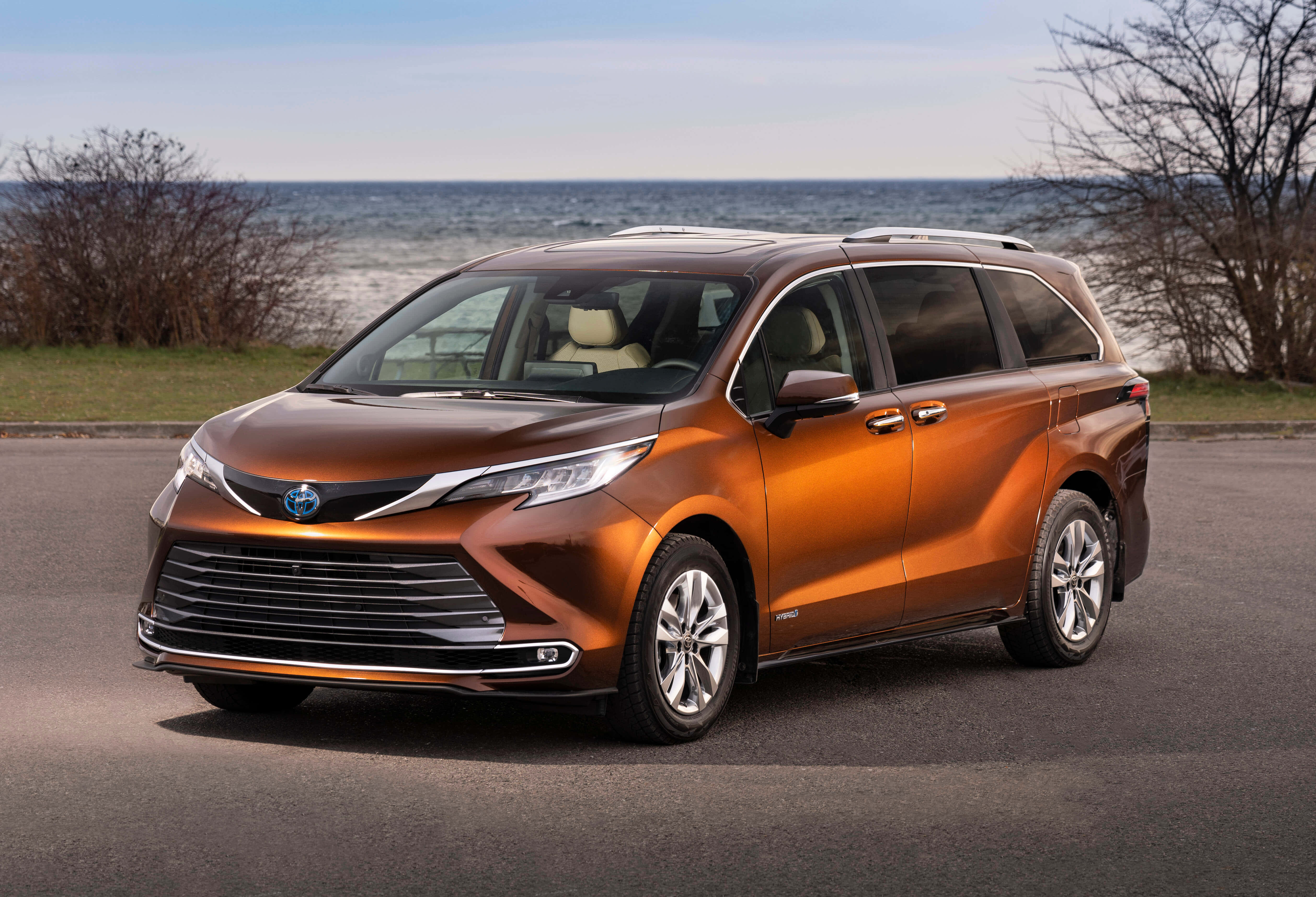 Toyota Sienna, metallic bronze, ocean, 5K Desktop Wallpaper
