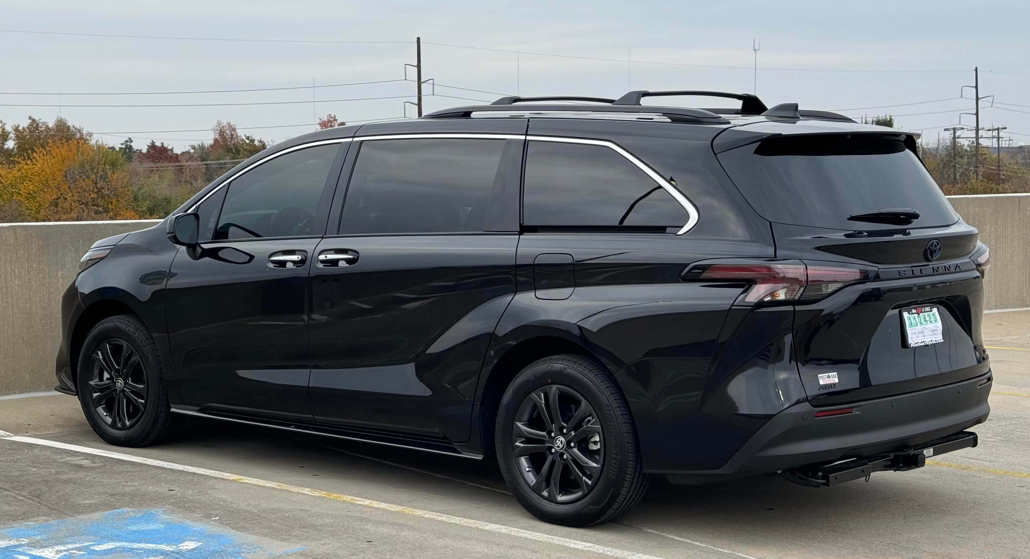 Black Toyota Sienna, autumn trees, power lines, 2K Desktop Wallpaper