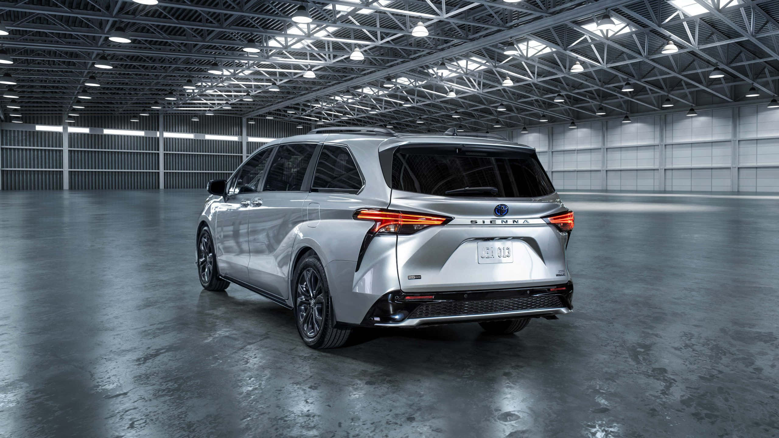 Toyota Sienna, silver, industrial warehouse, 2K Desktop Wallpaper