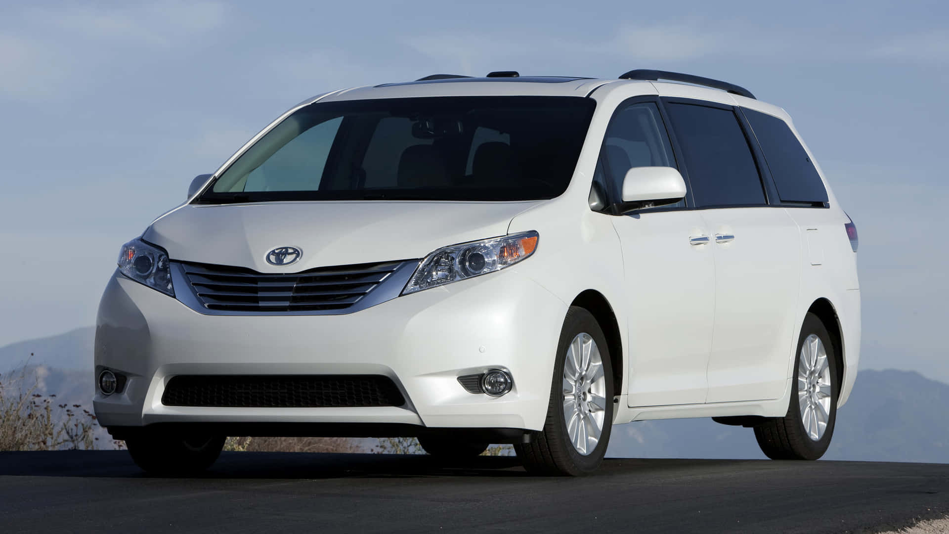 2020 Toyota Sienna, white, paved road, Full HD Desktop Wallpaper