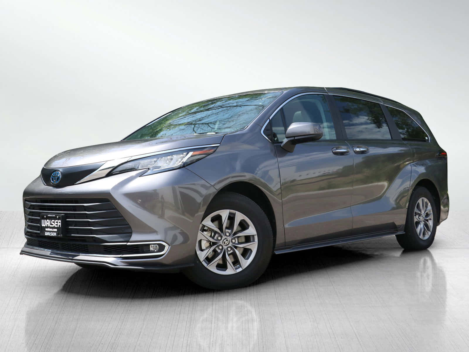 Toyota Sienna, metallic gray, showroom, HD Desktop Wallpaper