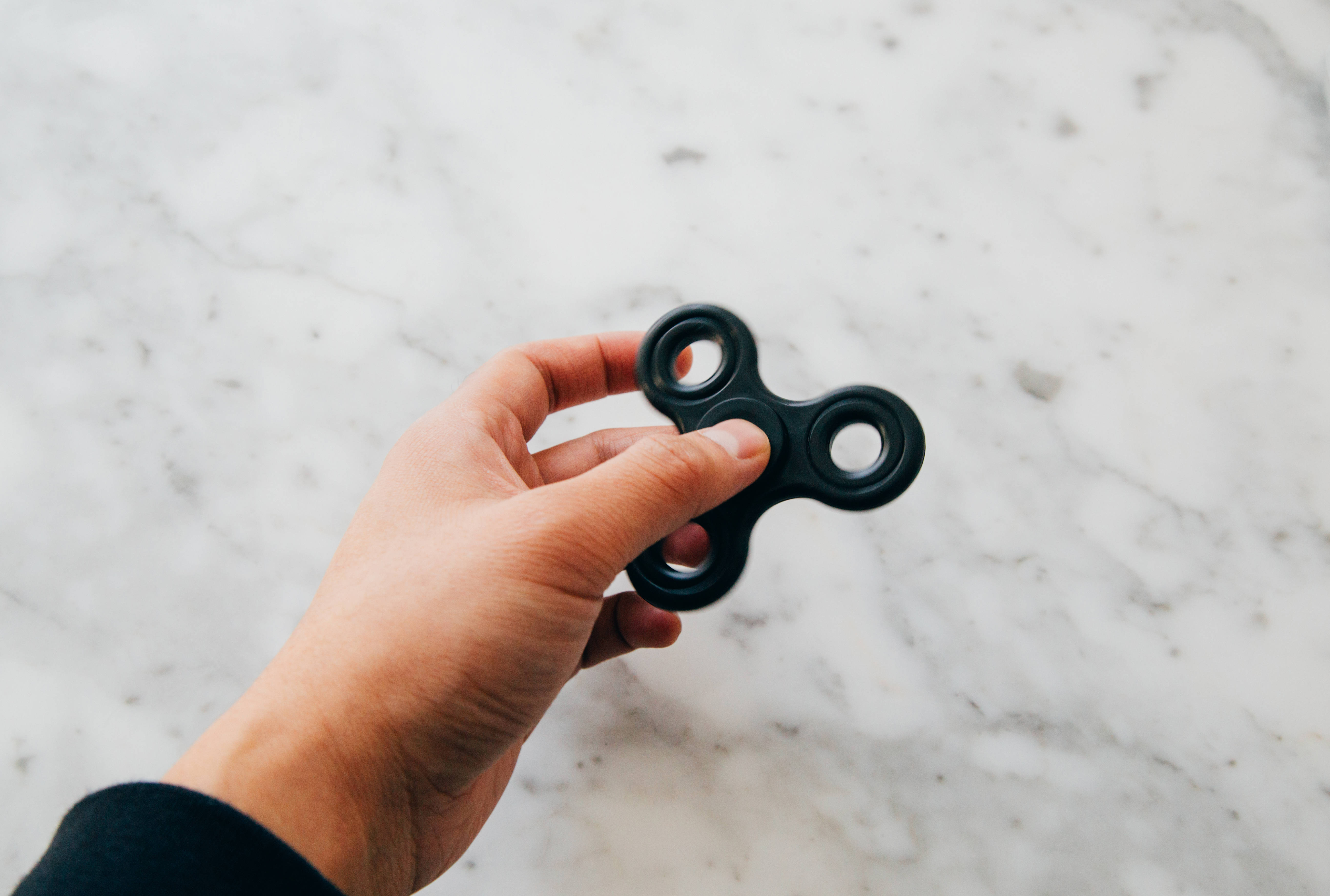 black fidget spinner, white marble background, gray veins, 5K Desktop Wallpaper
