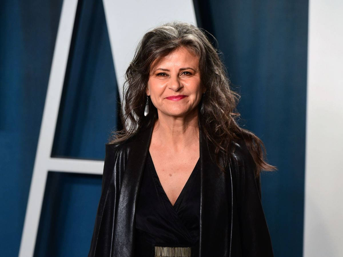 Tracey Ullman, black leather jacket, wavy gray hair, SD Desktop Wallpaper