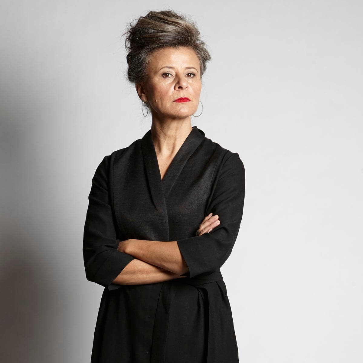 Tracey Ullman, gray hair, red lips, SD Desktop Wallpaper