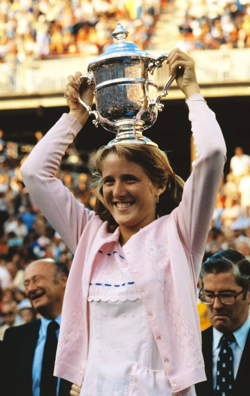 Tracy Austin, pink outfit, silver trophy, HD Phone Wallpaper