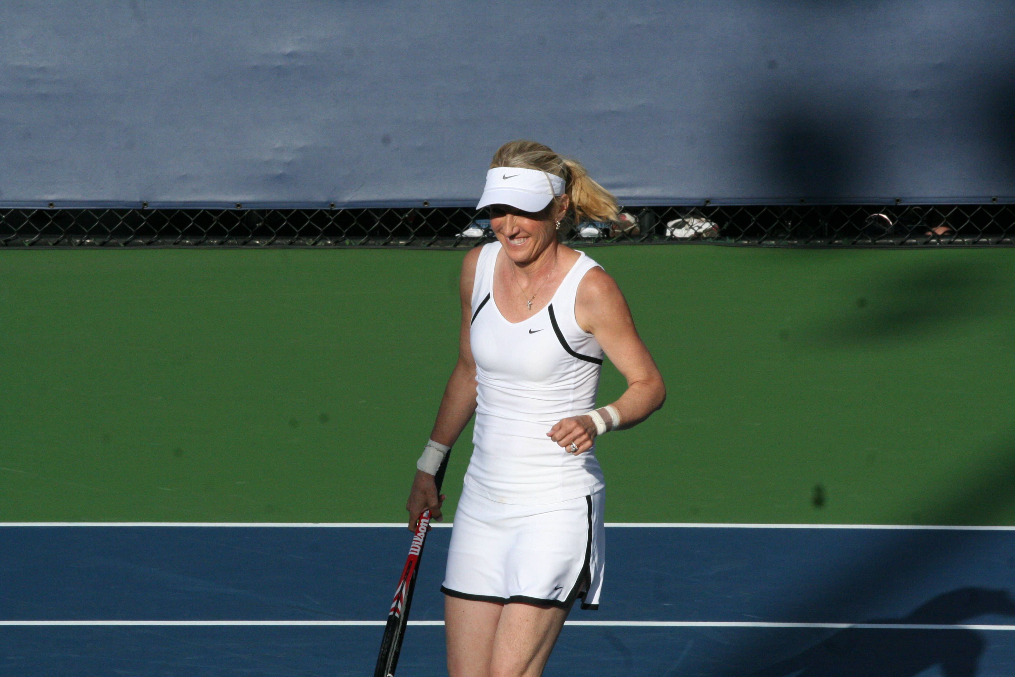 Tracy Austin, white gear, racket, 2K Desktop Wallpaper