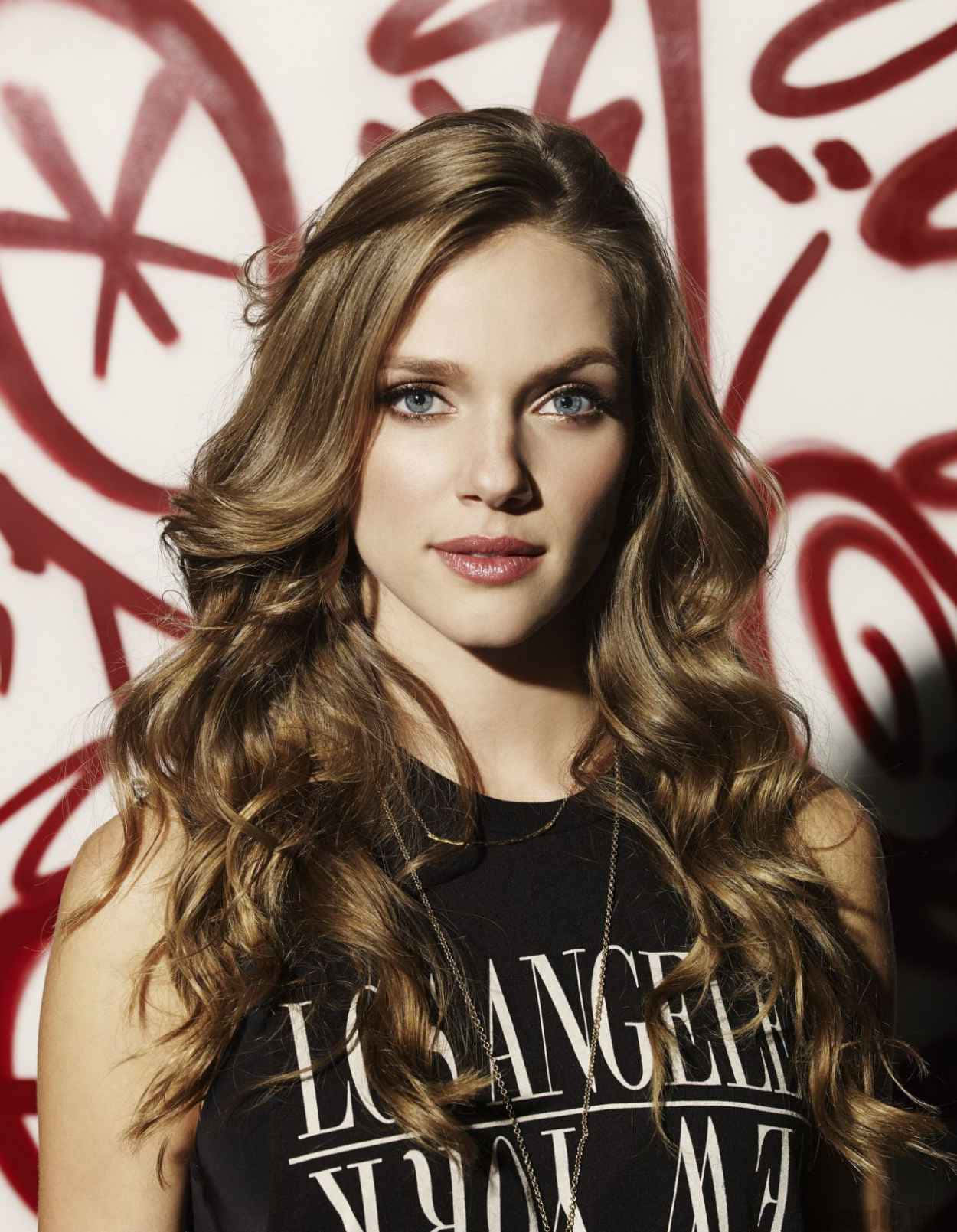 Tracy Spiridakos, long wavy blonde hair, blue eyes, HD Phone Wallpaper