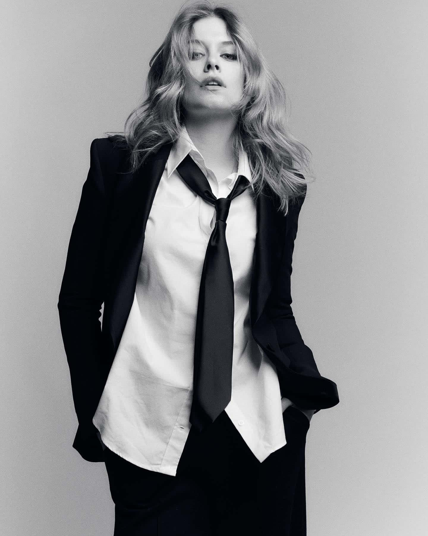Tracy Spiridakos, black blazer, tie, HD Phone Wallpaper