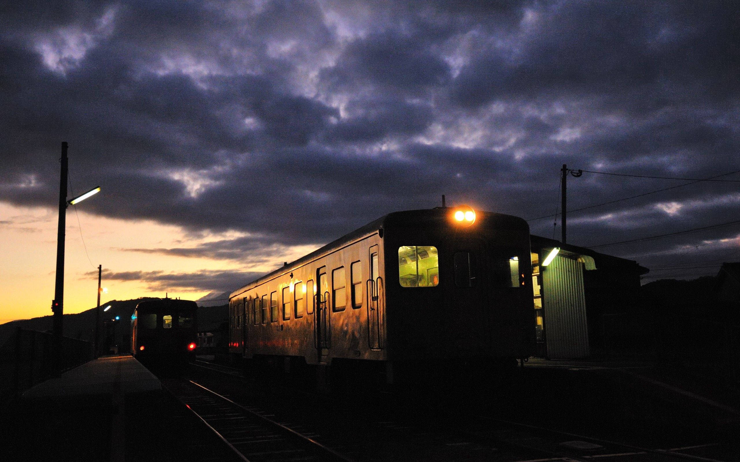 train, dusk, orange sunset, 2K Desktop Wallpaper