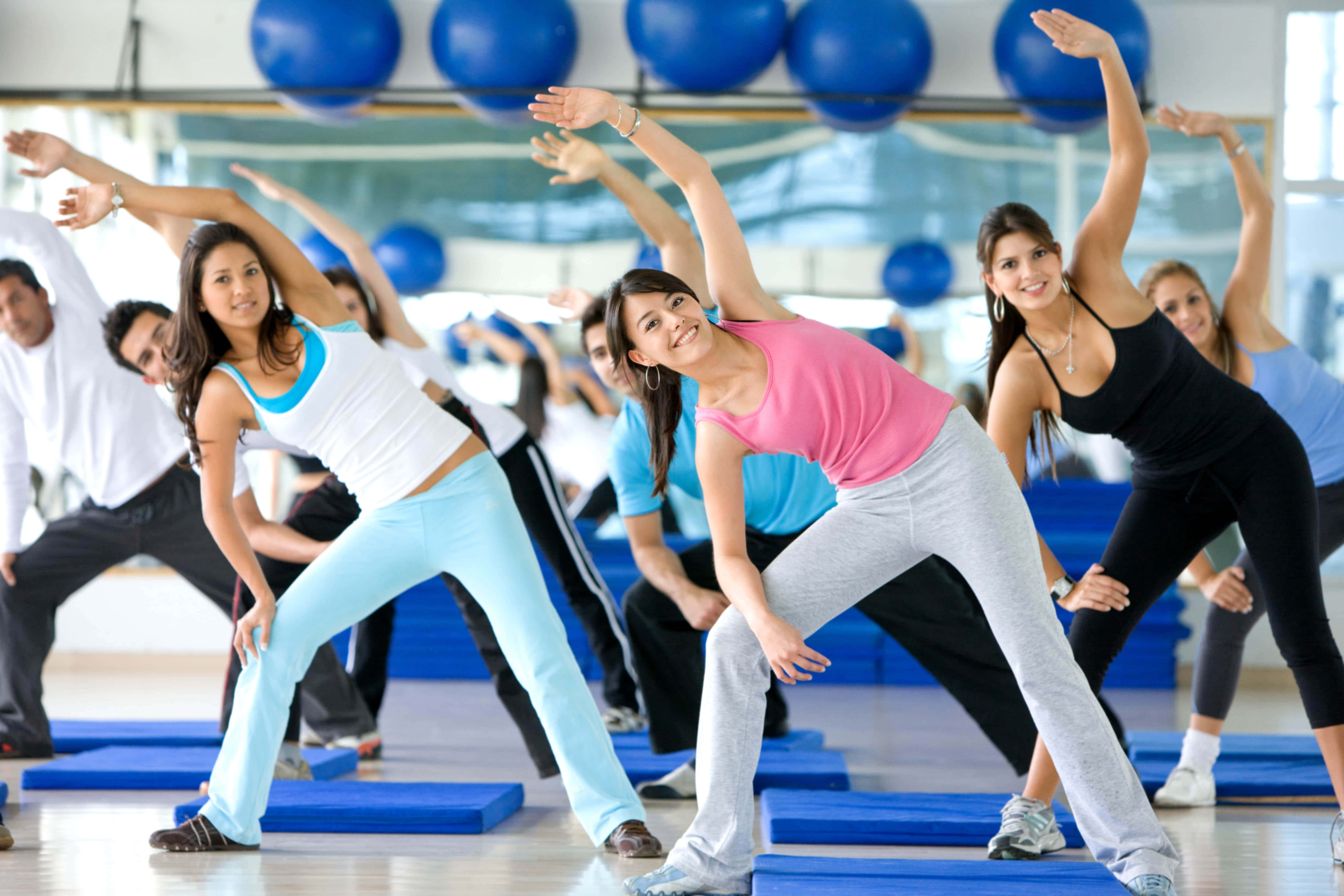 aerobic training class, workout clothes, bright gym, 4K Desktop Wallpaper
