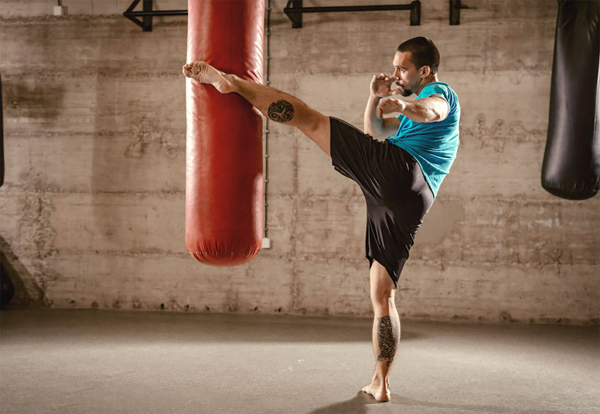 kickboxing training, full body angle, red punching bag, Full HD Desktop Wallpaper