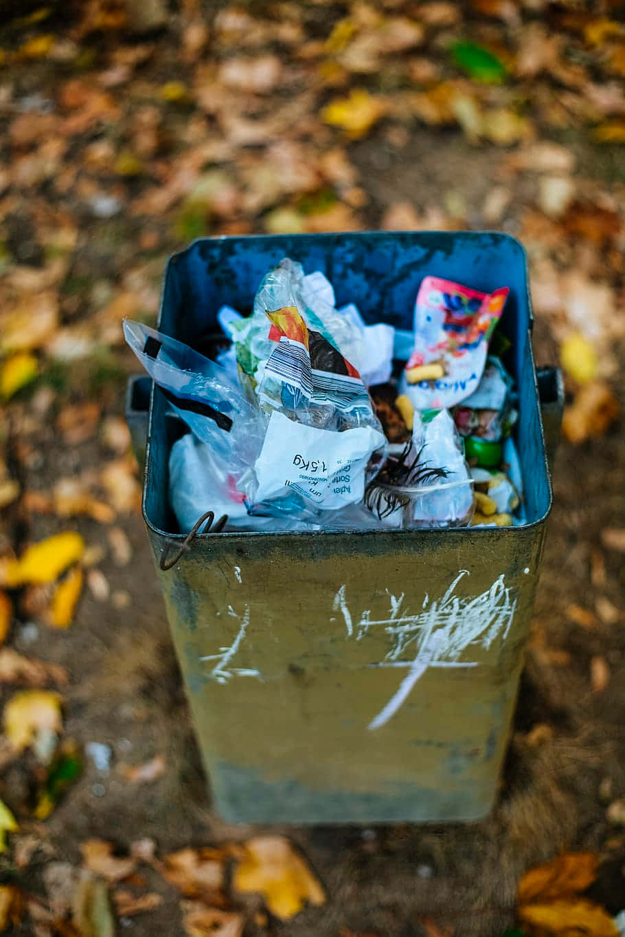 plastic wastes metal trash can, weathered metal trash bin, discarded plastic bags, HD Phone Wallpaper