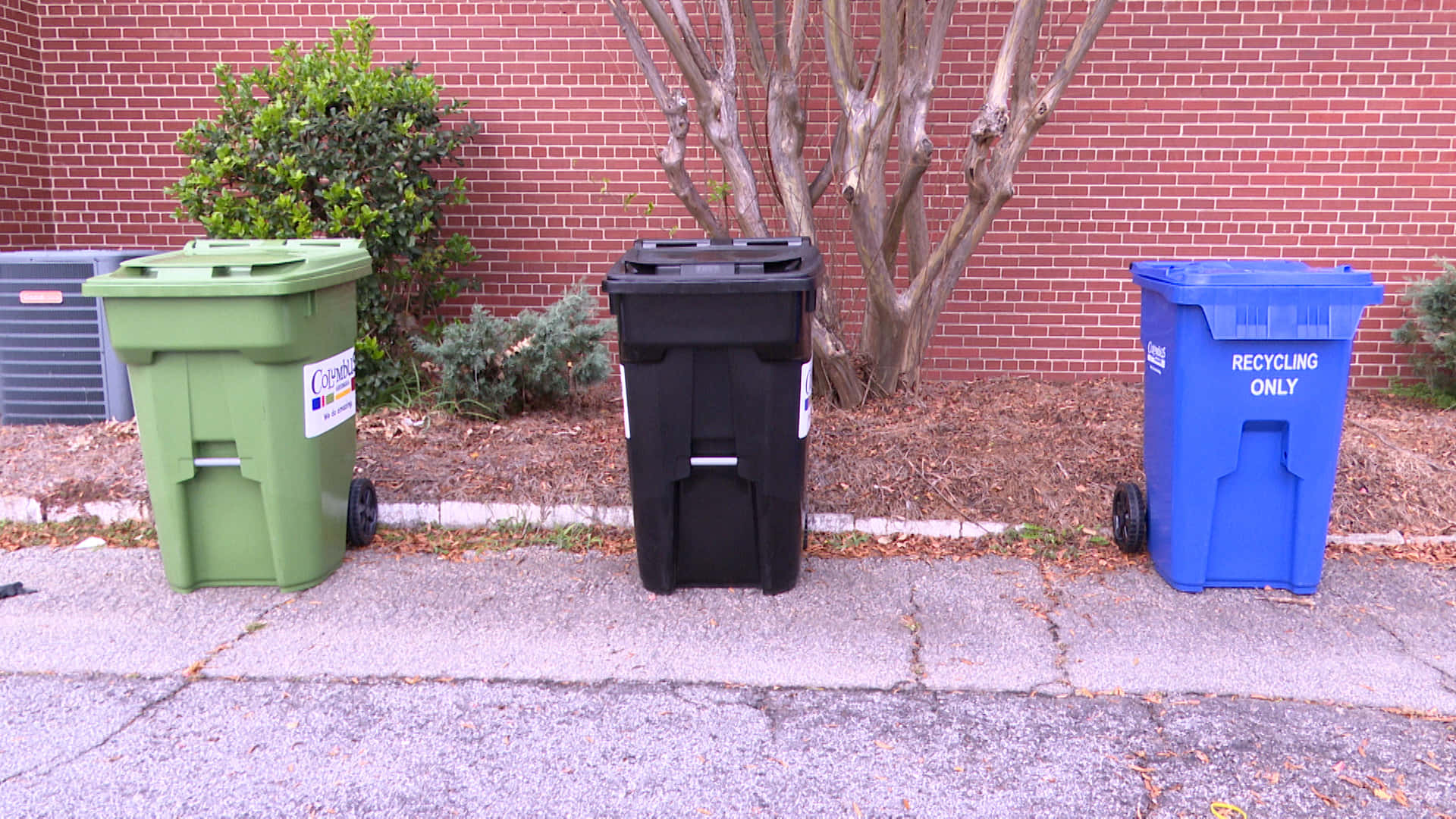 96 gallon wheeled trash can, red brick wall, sidewalk, Full HD Desktop Wallpaper