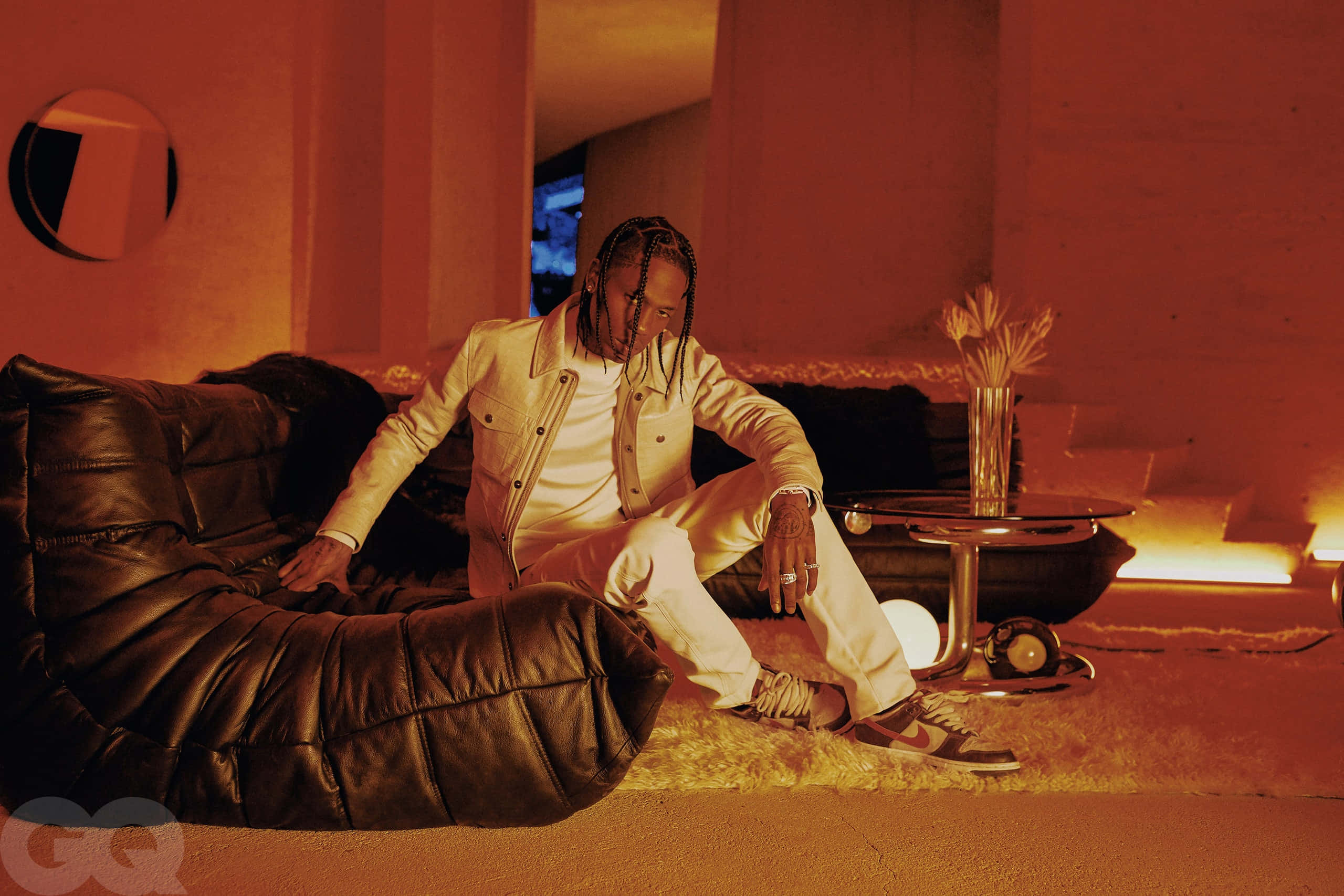 Travis Scott Utopia, white, black leather beanbag, 2K Desktop Wallpaper