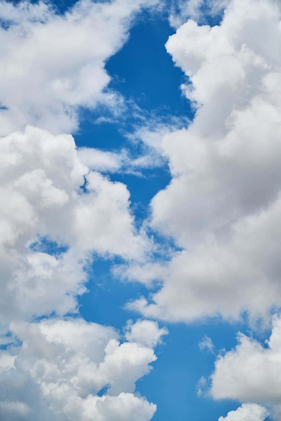Trendy iPhone, vast blue sky, fluffy white clouds, HD Phone Wallpaper