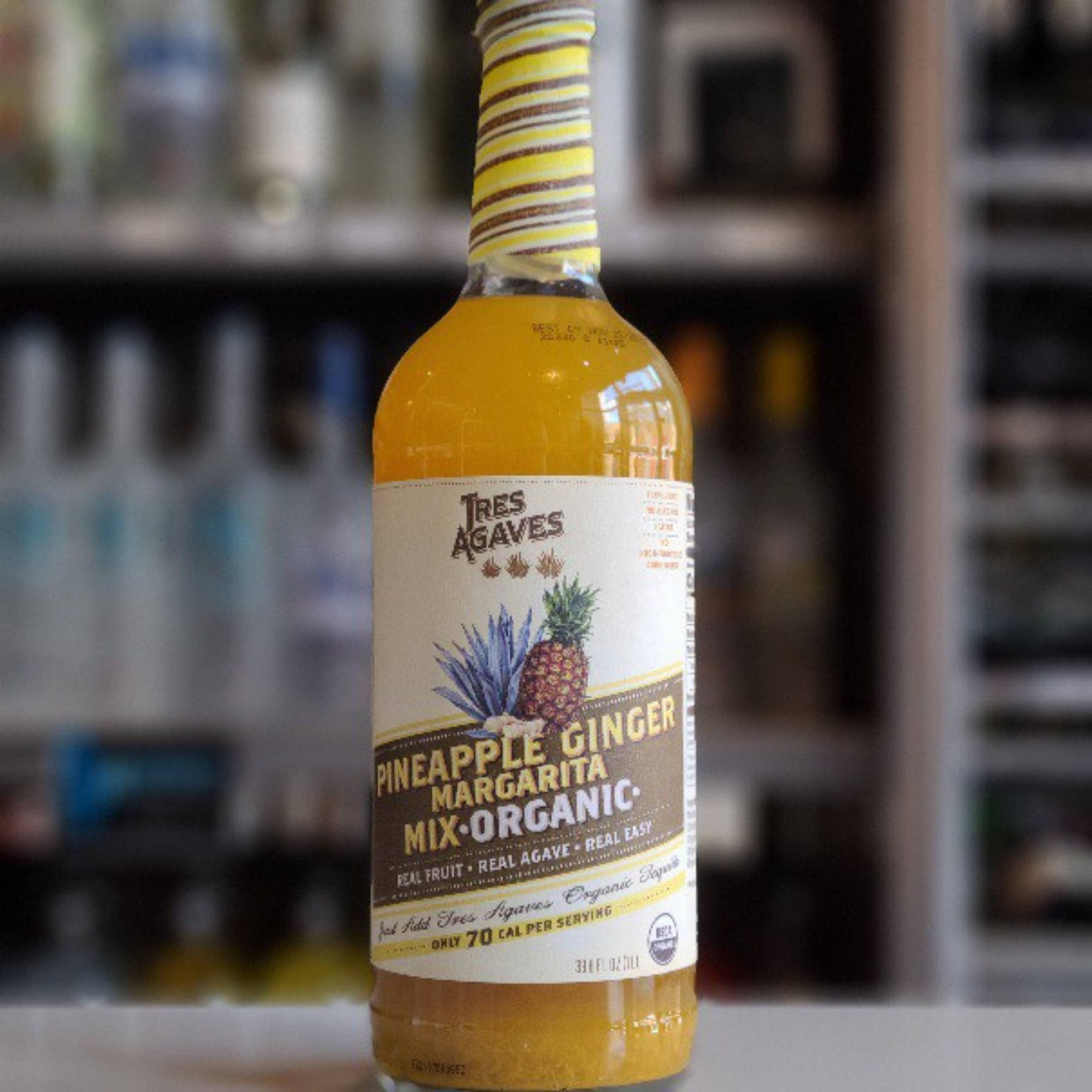 Tres Agaves Pineapple Ginger Margarita Mix, amber bottle, bar counter, HD Desktop Wallpaper