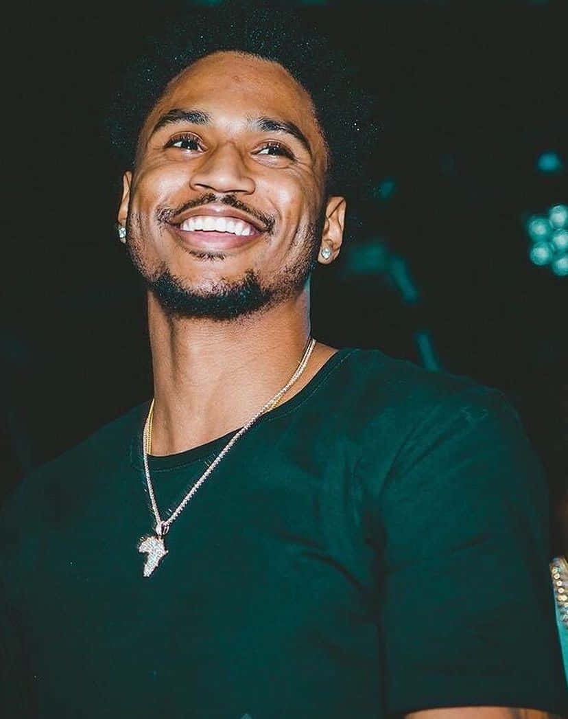 Trey Songz, diamond earrings, stage lights, SD Phone Wallpaper