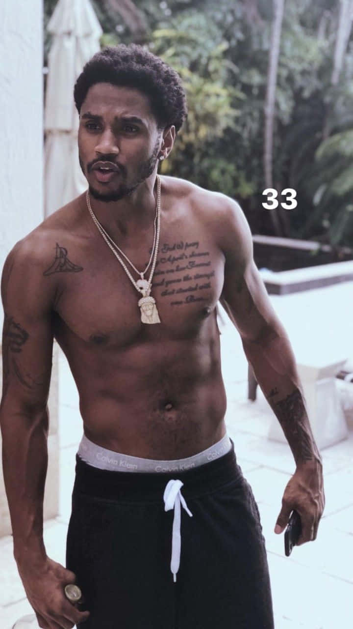 Trey Songz, poolside setting, gold chain, HD Phone Wallpaper
